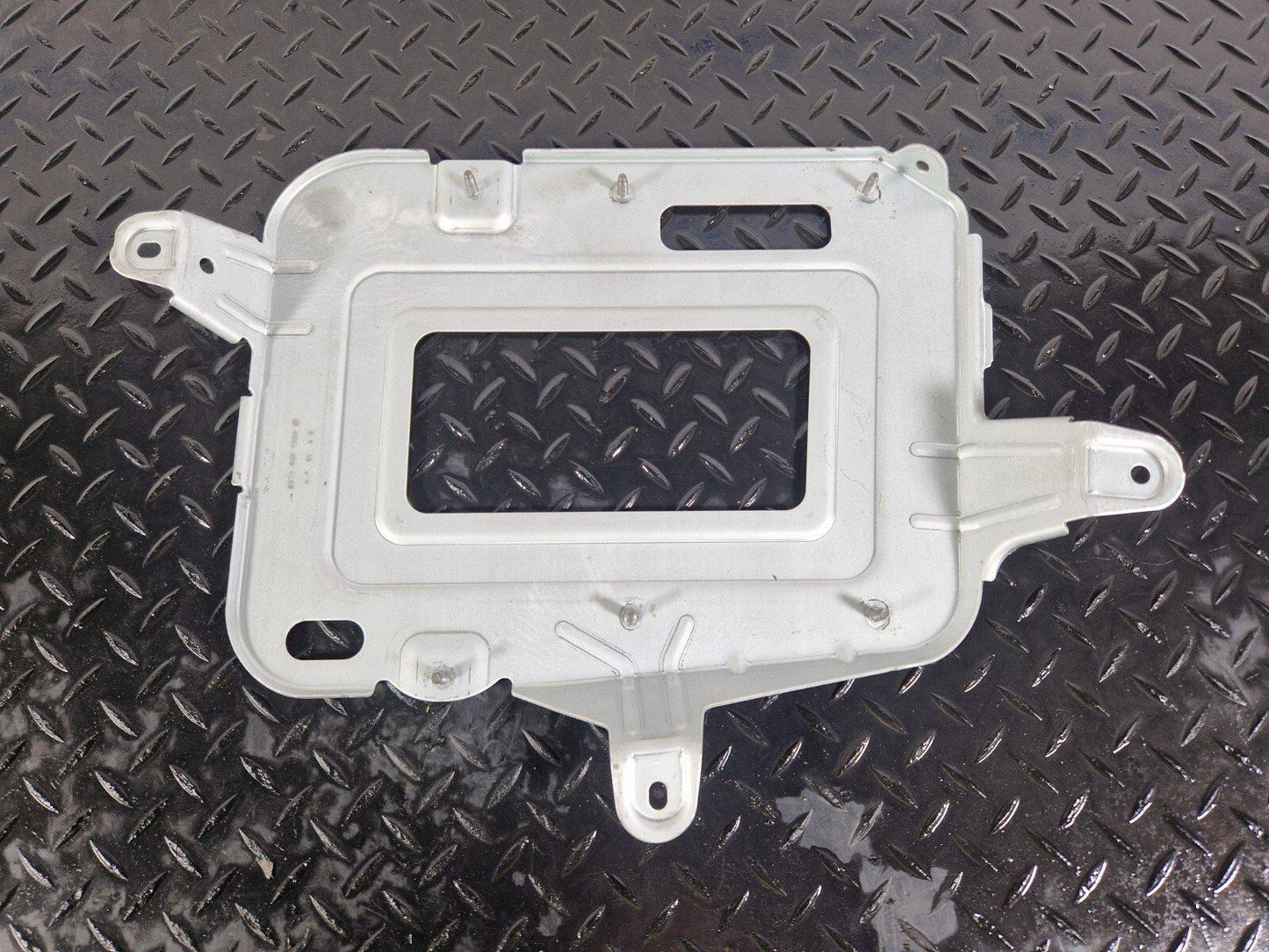 19-ON MERCEDES A B CLA W177 W247 C118 SPEEDOMETER MODULE BRACKET A2475455700