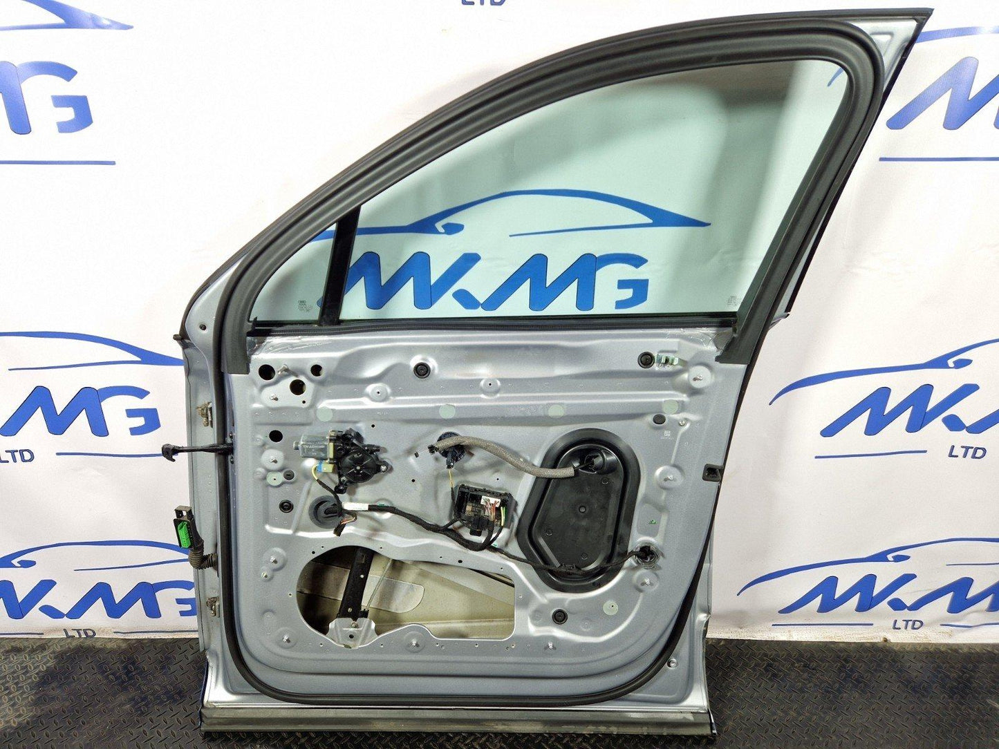 16-20 AUDI Q7 4M S-LINE OEM FRONT RIGHT O/S COMPLETE DOOR FLORETT SILVER LZ7G