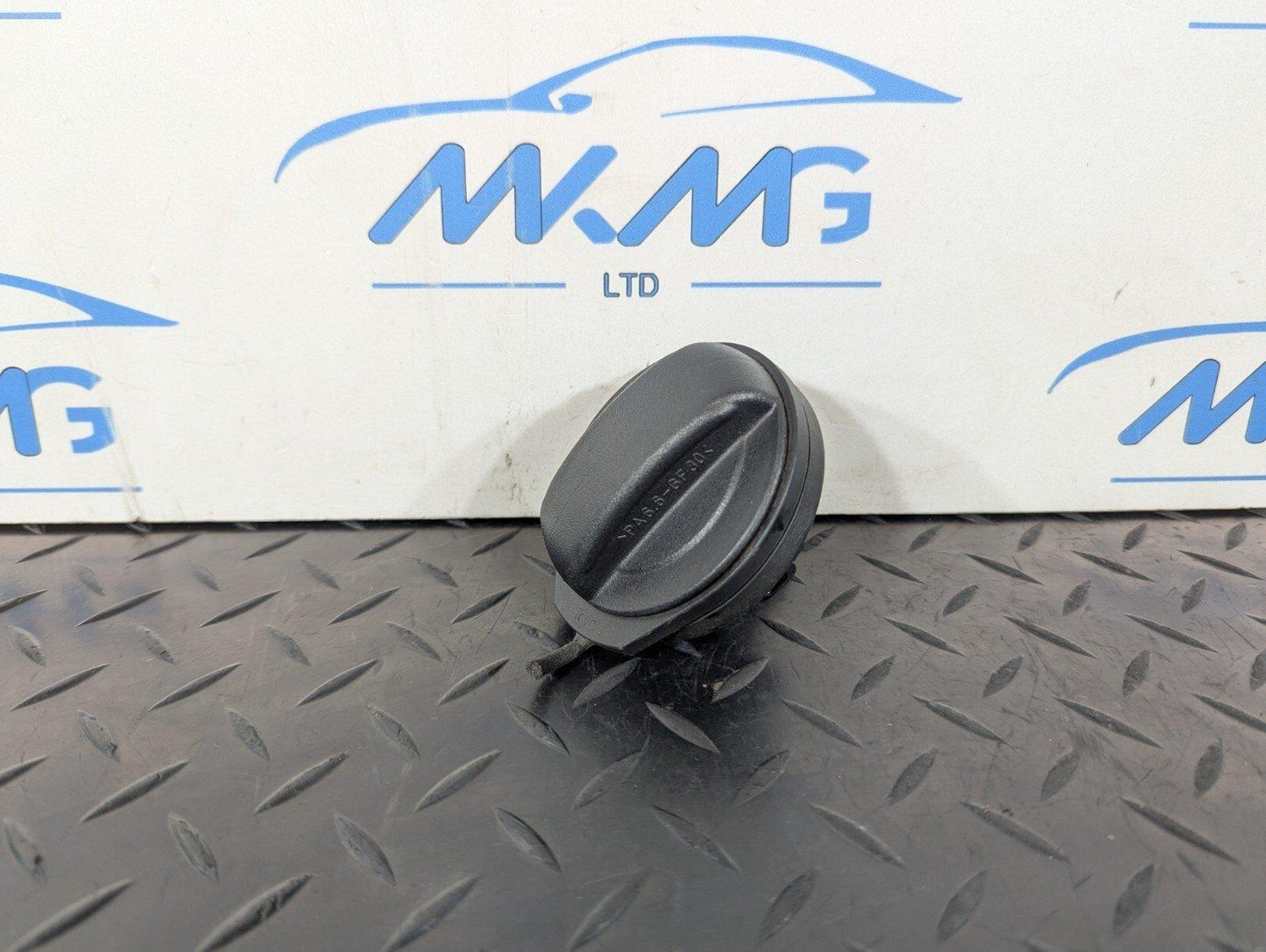 10-17 AUDI A8 4H GENUINE TANK CAP CLOSURE FUEL