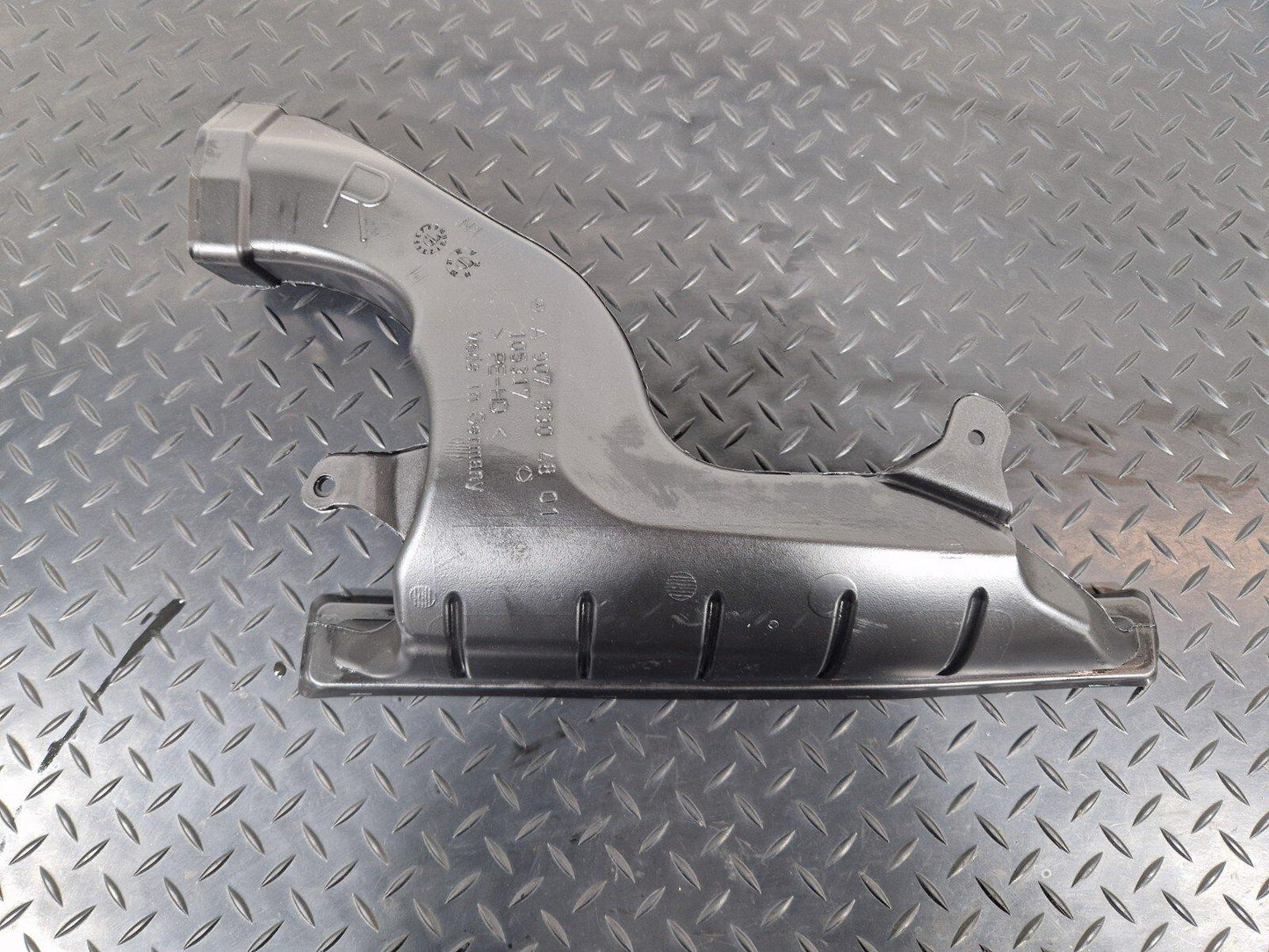 2018-ON MERCEDES BENZ SPRINTER W907 W910 OEM DASHBOARD AIR DUCT A9078304801