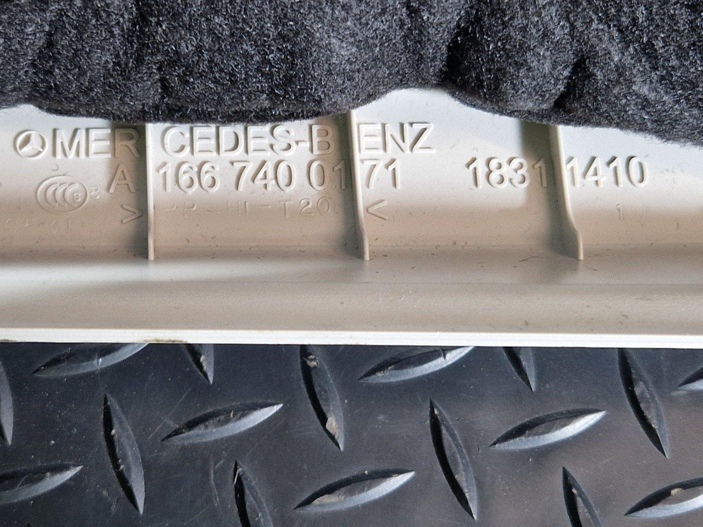 16-19 MERCEDES BENZ GLE W166 GENUINE RHD BOOT LINER A1667400171