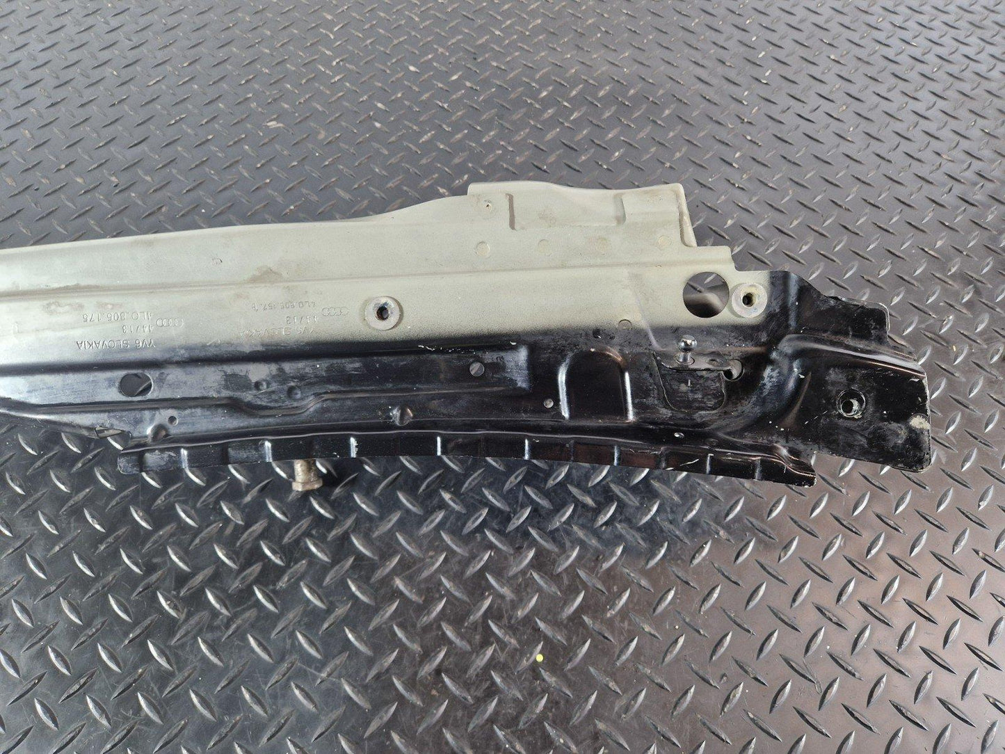 10-15 AUDI Q7 4L GENUINE FRONT LEFT N/S FENDER WING MOUNT BRACKET 4L0805157B