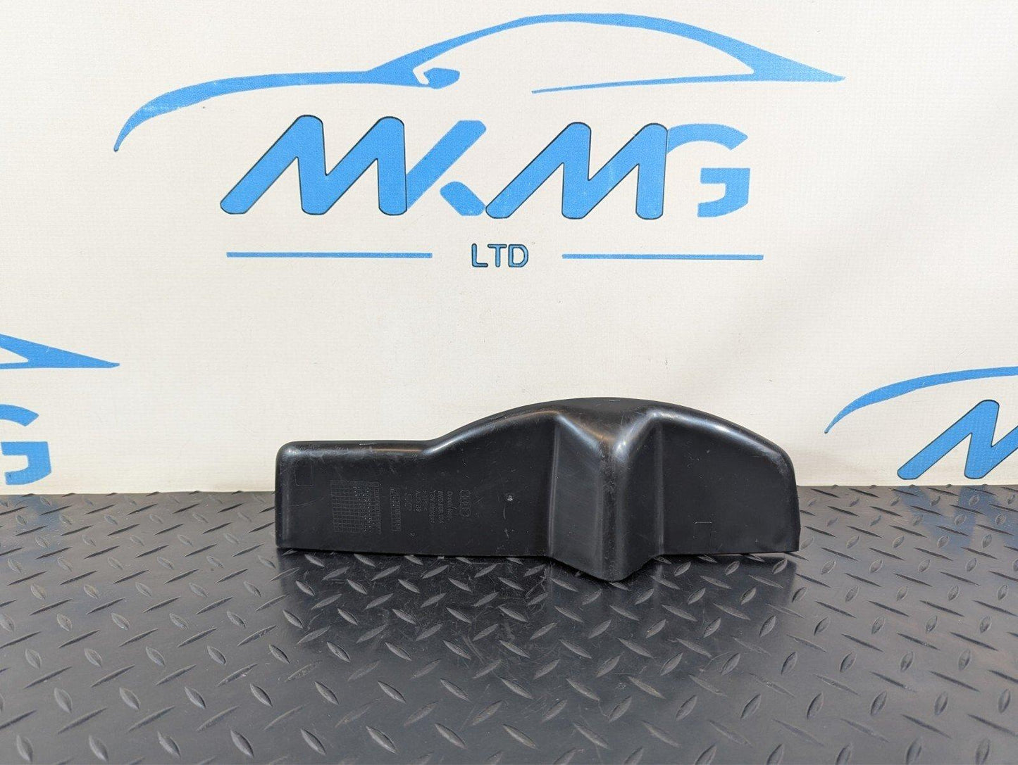 16-19 AUDI A4 B9 S-LINE RIGHT FRONT DOOR PANEL STORAGE RUBBER INSERT 8W0868134