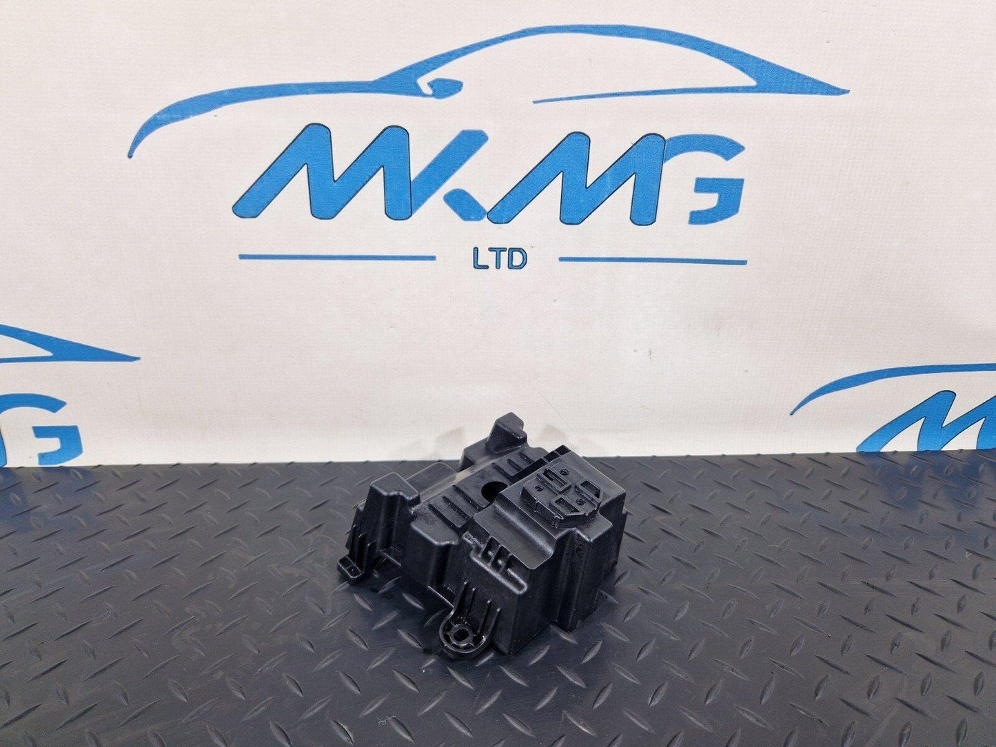 19-ON MERCEDES BENZ CLA C118 CENTER CONSOLE HOLDER A1776831400