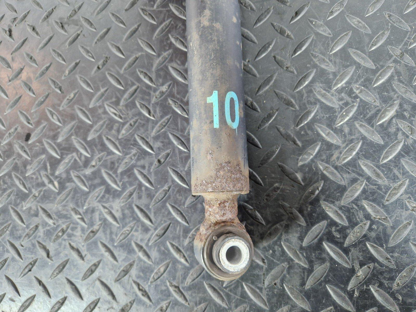 14-19 MERCEDES BENZ GLA X156 REAR SHOCK ABSORBER FITS LEFT & RIGHT A2043260598