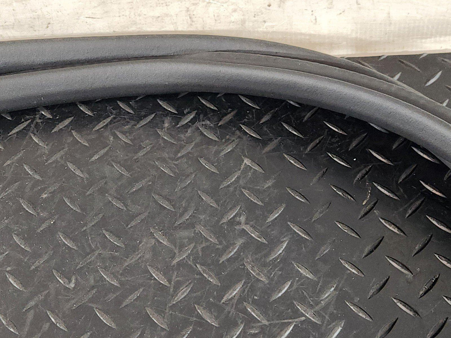 19-ON MERCEDES B CLASS W247 REAR DOOR RUBBER SEAL FITS LEFT & RIGHT A2476920400