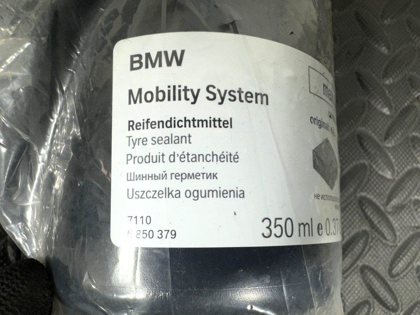 14-21 BMW 2 SERIES GRAN TOURER F45 F46 TYRE SEALANT TOW EYE TOOL BOX 6850379