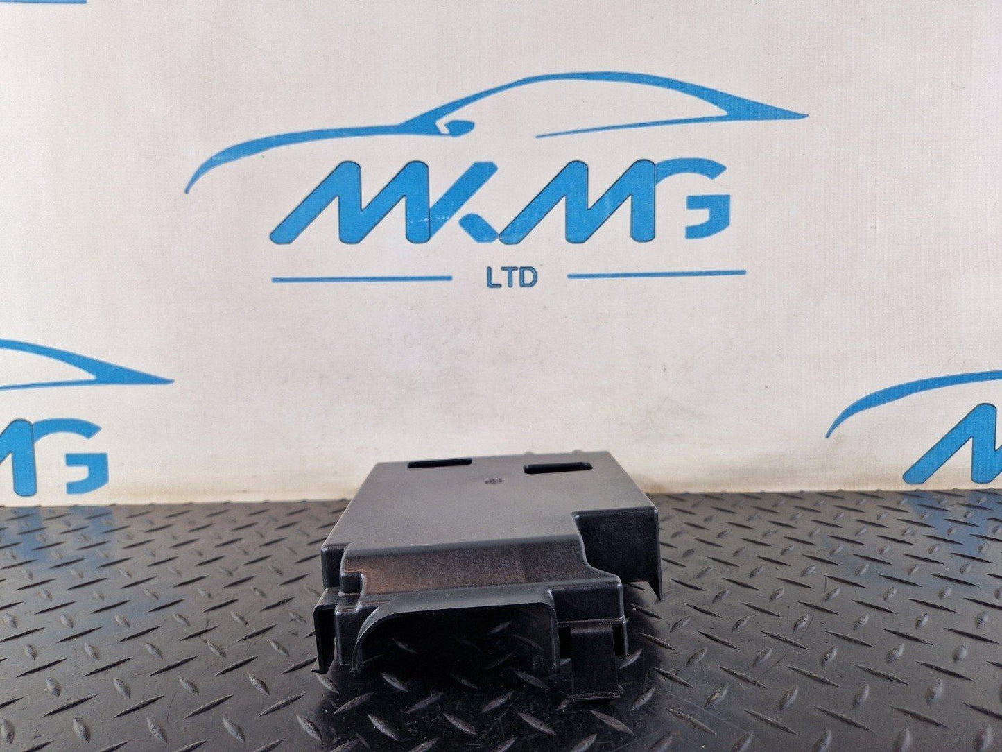 16-19 MERCEDES BENZ GLE W166 FUSE BOX MODULE COVER CAP A1665400080