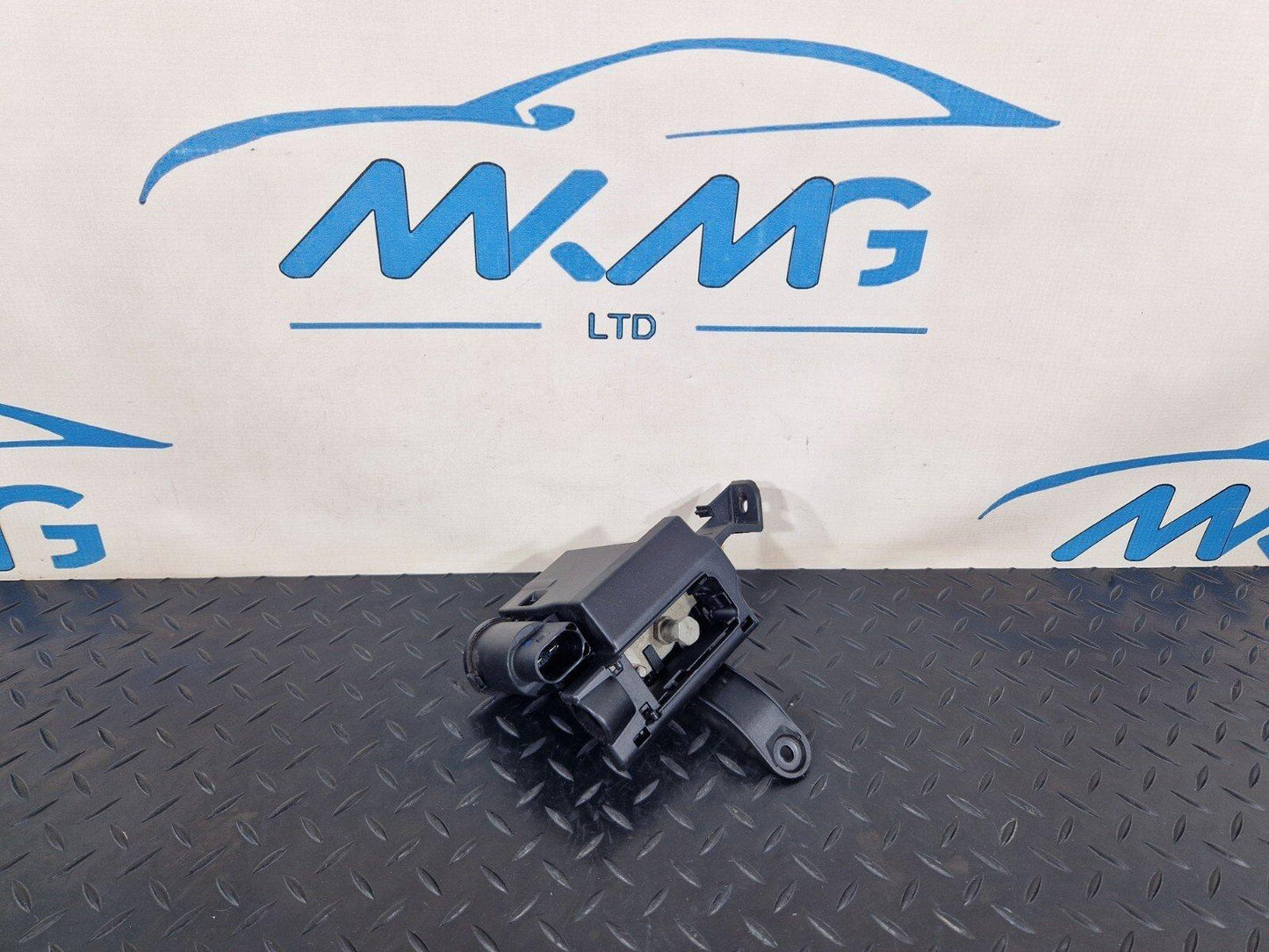 16-19 AUDI A4 B9 S-LINE BATTERY POWER DISTRIBUTION FUSE BOX 8W0941823