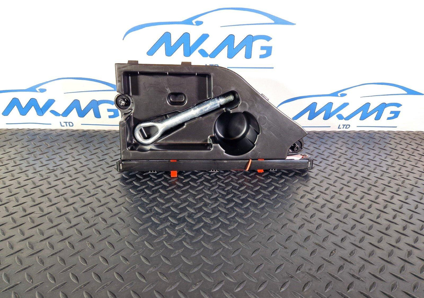 14-19 MERCEDES BENZ GLA X156 BOOT TRUNK MULTIFUNCTIONAL BOX TOOL KIT A2468900300