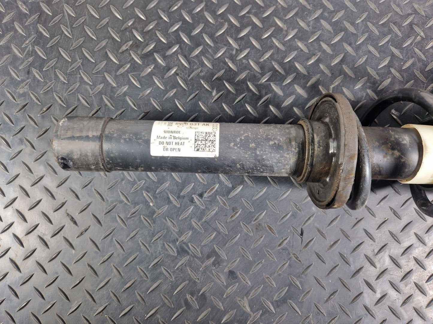 16-19 AUDI A4 B9 FRONT STRUT SHOCK ABSORBER FITS BOTH SIDES 8W0031AK 8W0413031AK