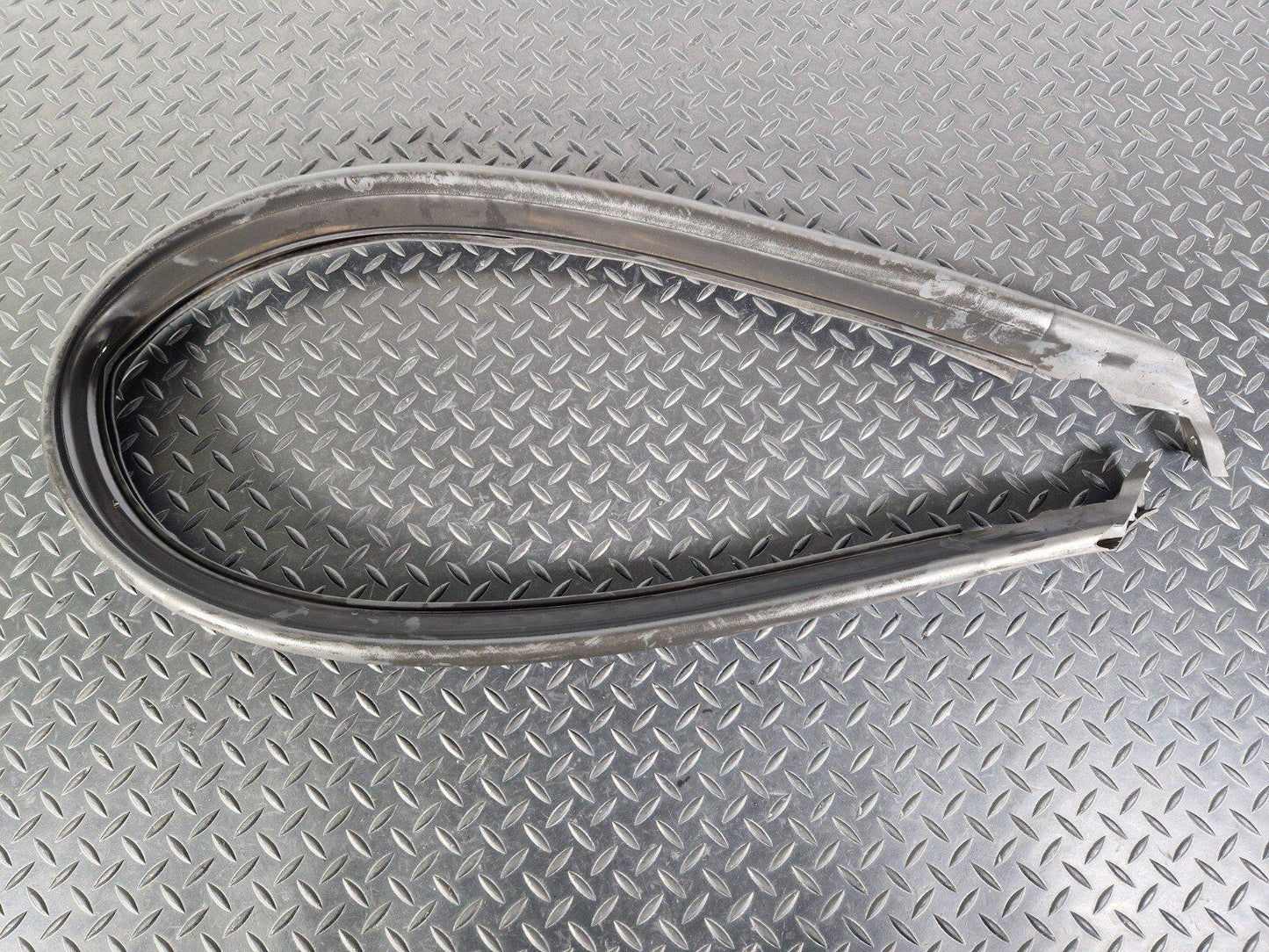 14-23 MERCEDES BENZ VITO W447  BONNET RUBBER SEAL GASKET A4478310042
