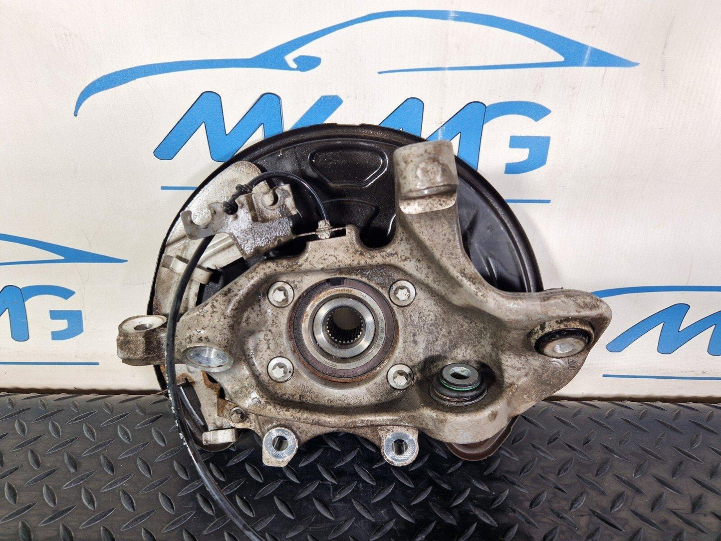 14-21 MERCEDES BENZ C200 W205 REAR LEFT PASSENGER SIDE WHEEL HUB A2055467380