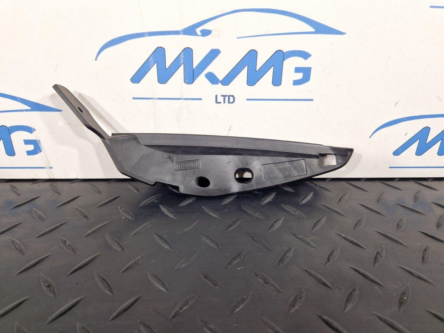 16-24 AUDI A5 F5 CONVERTIBLE FRONT RIGHT O/S MUD DEFLECTOR COVER TRIM 1402000014