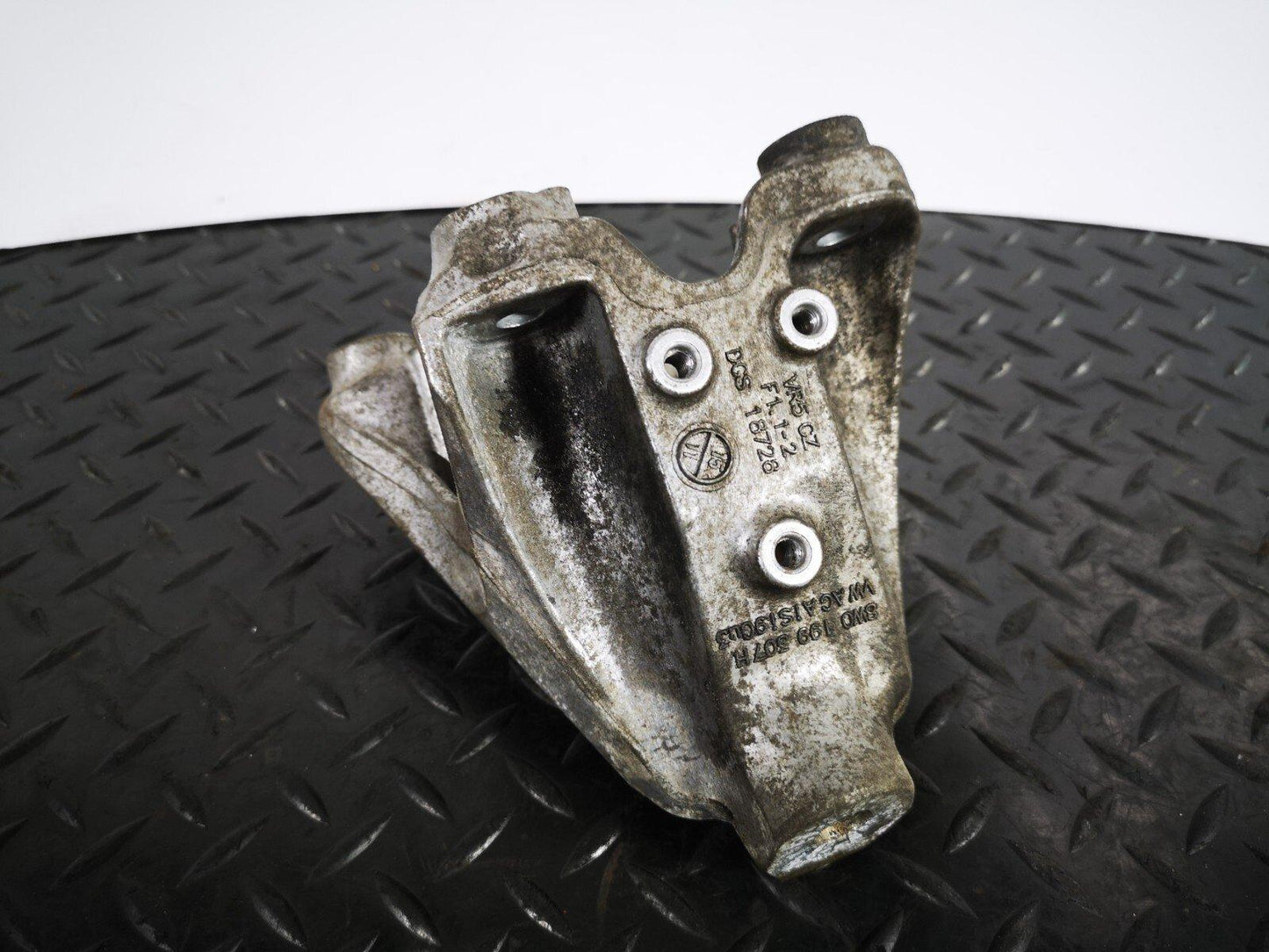 16-19 AUDI A4 B9 S-LINE GENUINE V6 3.0TDI CSW LEFT N/S ENGINE MOUNT 8W0199307H