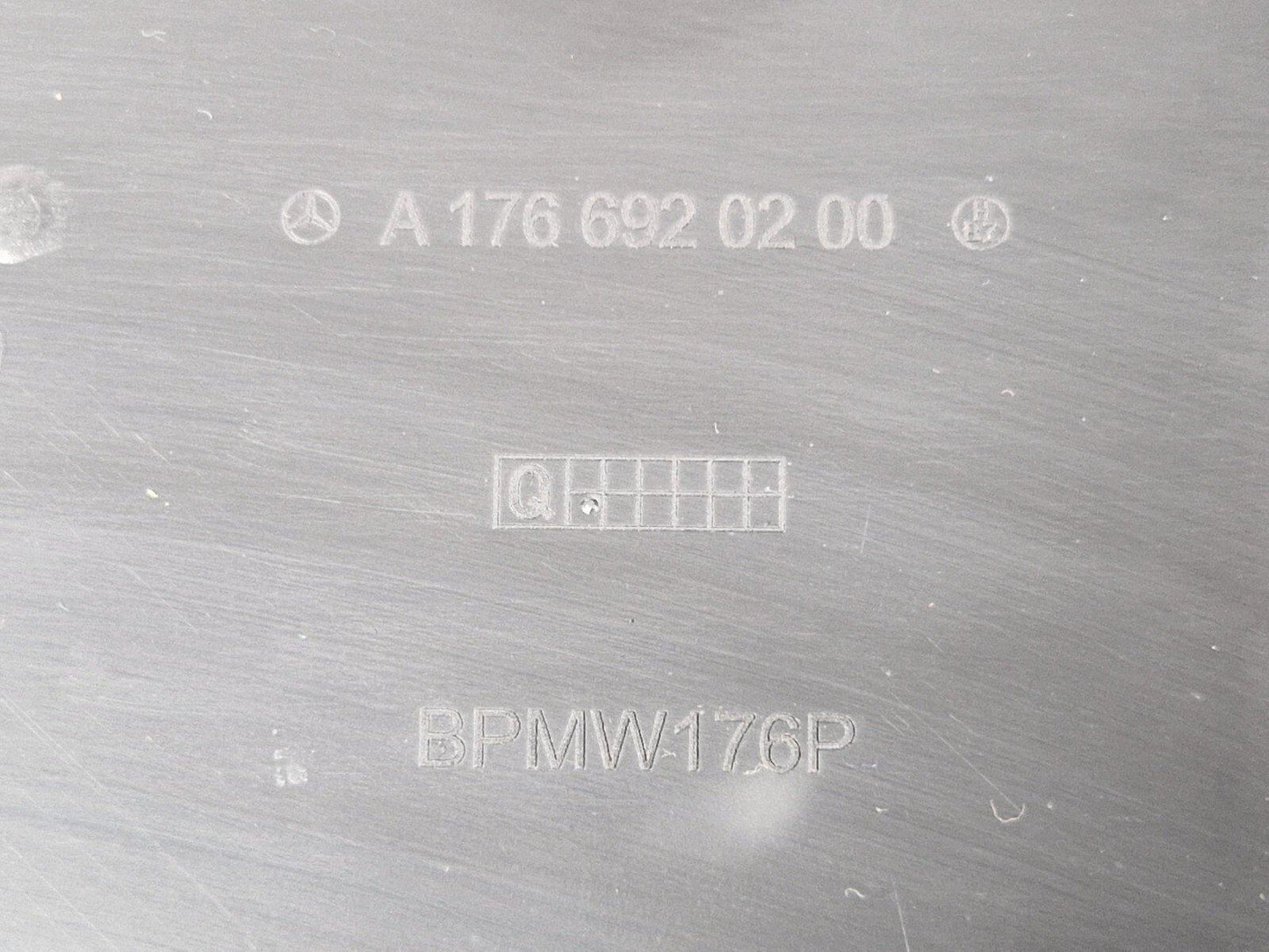 12-18 MERCEDES BENZ W176 GENUINE DRIVER SIDE N/S LOWER B-PILLAR TRIM A1766920200