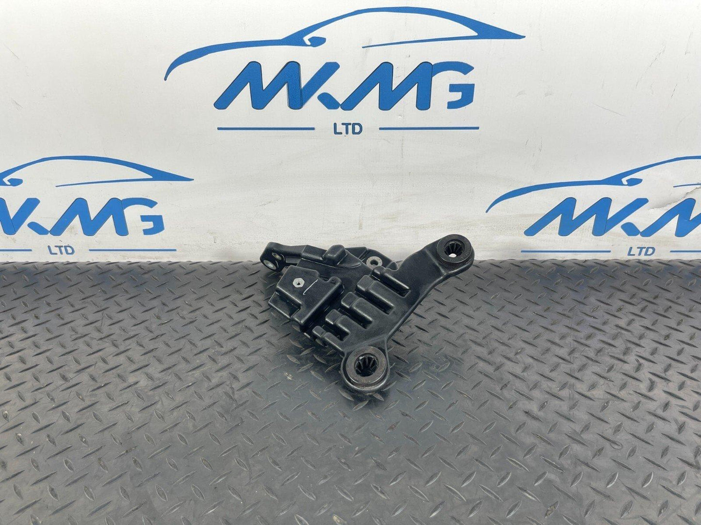 2019-ON  LAND ROVER DISCOVERY L550 AIR FILTER BOX MOUNTING BRACKET K8D2114B06A
