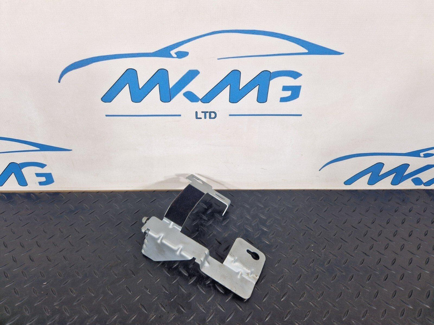 19-ON MERCEDES BENZ A CLASS EQ W177 WATER COOLER VALVE BRACKET A1775043700