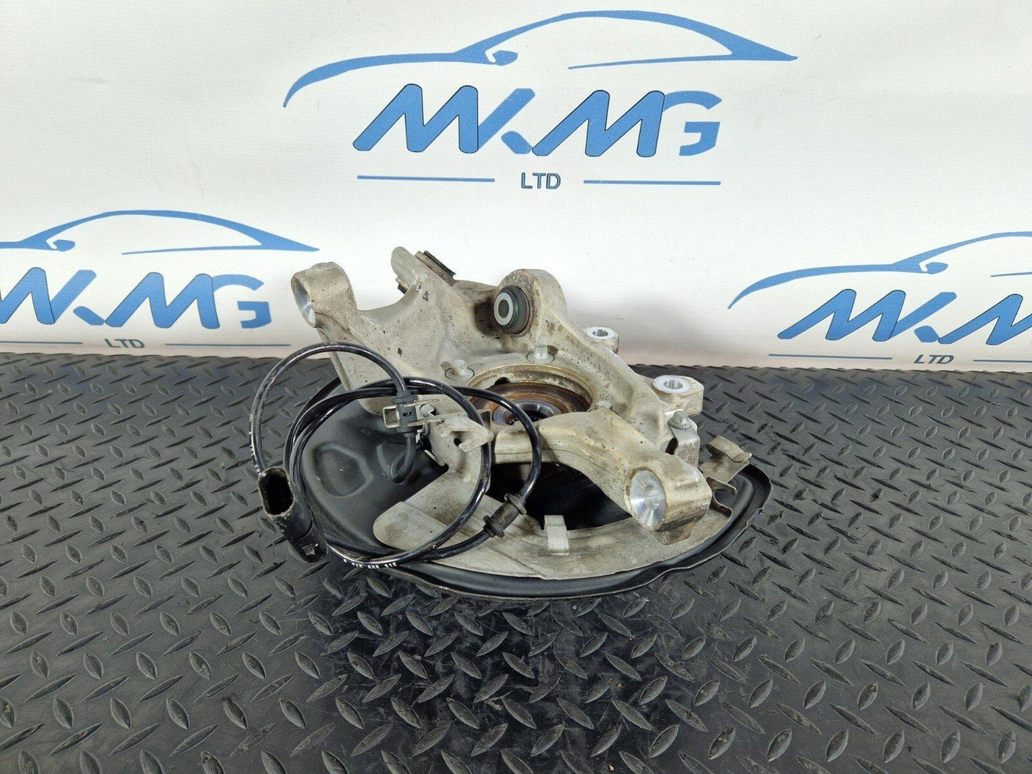 14-21 MERCEDES BENZ C220d W205 REAR LEFT PASSENGER SIDE WHEEL HUB A2055467380