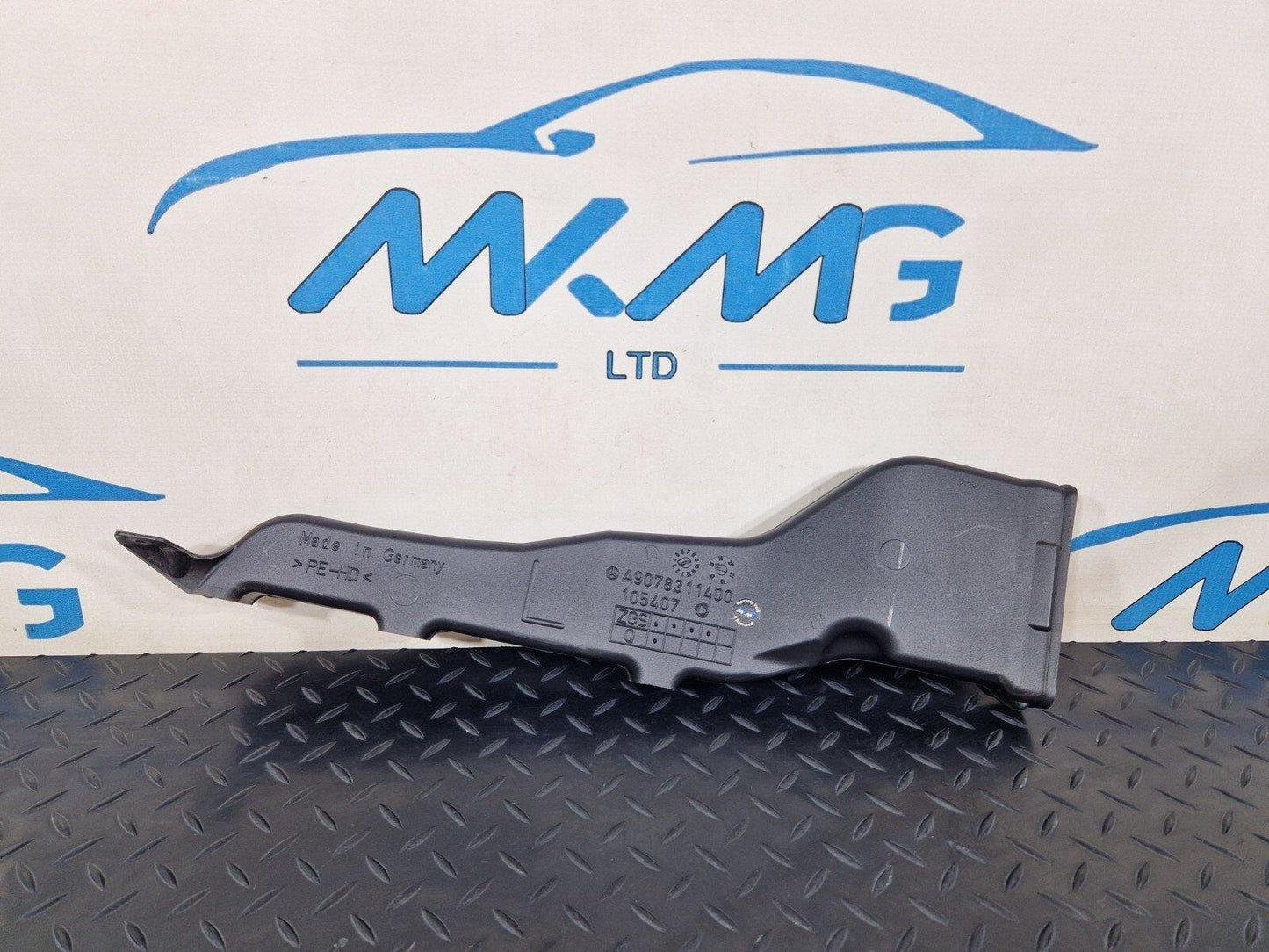 18-ON MERCEDES BENZ SPRINTER W907 OEM AIR DUCT A9078311400