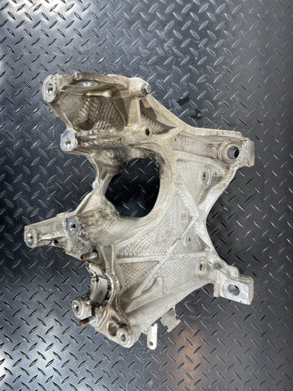 16-19 AUDI A4 B9 S-LINE QUATTRO RIGHT SIDE ENGINE MOUNT BRACKET 8W0399296E
