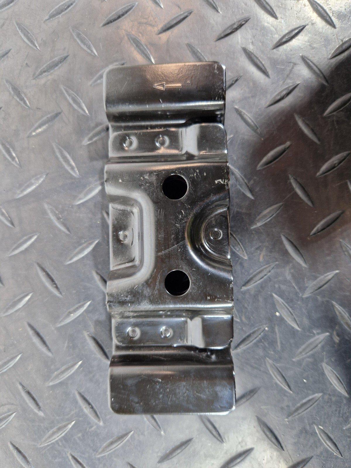 15-18 AUDI A7 4G GENUINE OEM MOUNTING TIE DOWN EYE 4G8813383