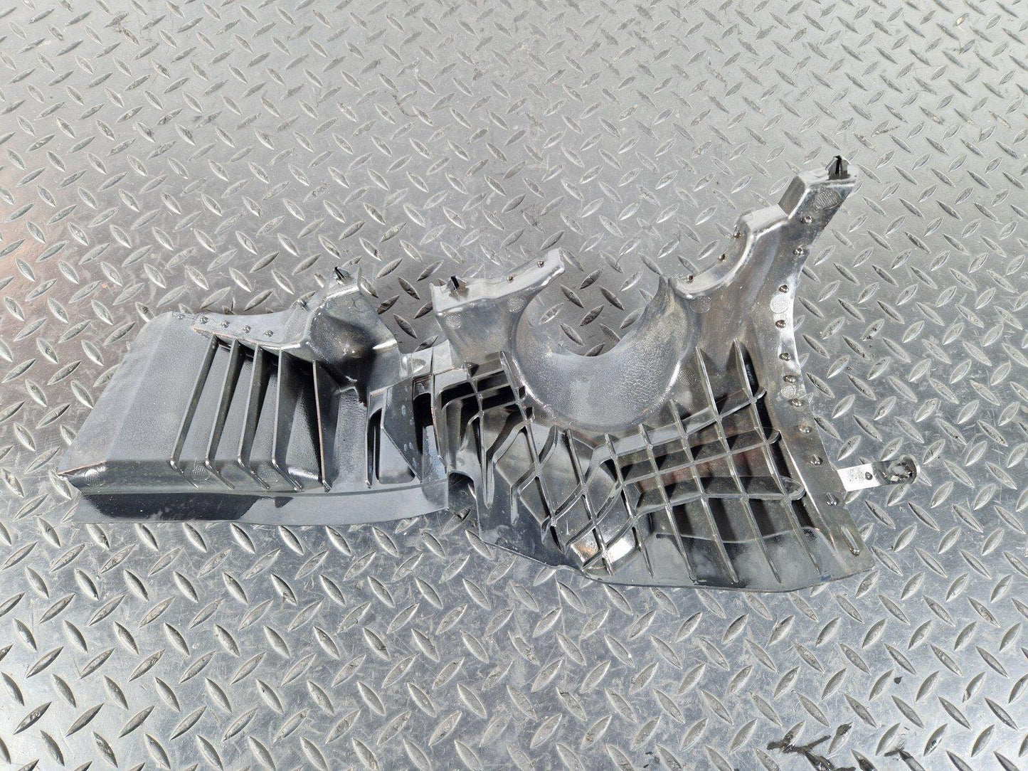 18-ON MERCEDES BENZ A CLASS W177 UNDERBODY ENGINE TRAY TRIM COVER A2475240000