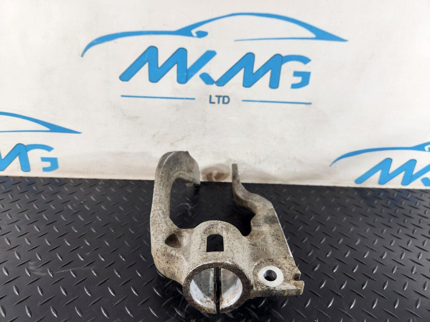 13-23 RANGE ROVER SPORT L494 DRIVER SIDE LOWER SHOCK ABSORBER BRACKET CPLA3462AB