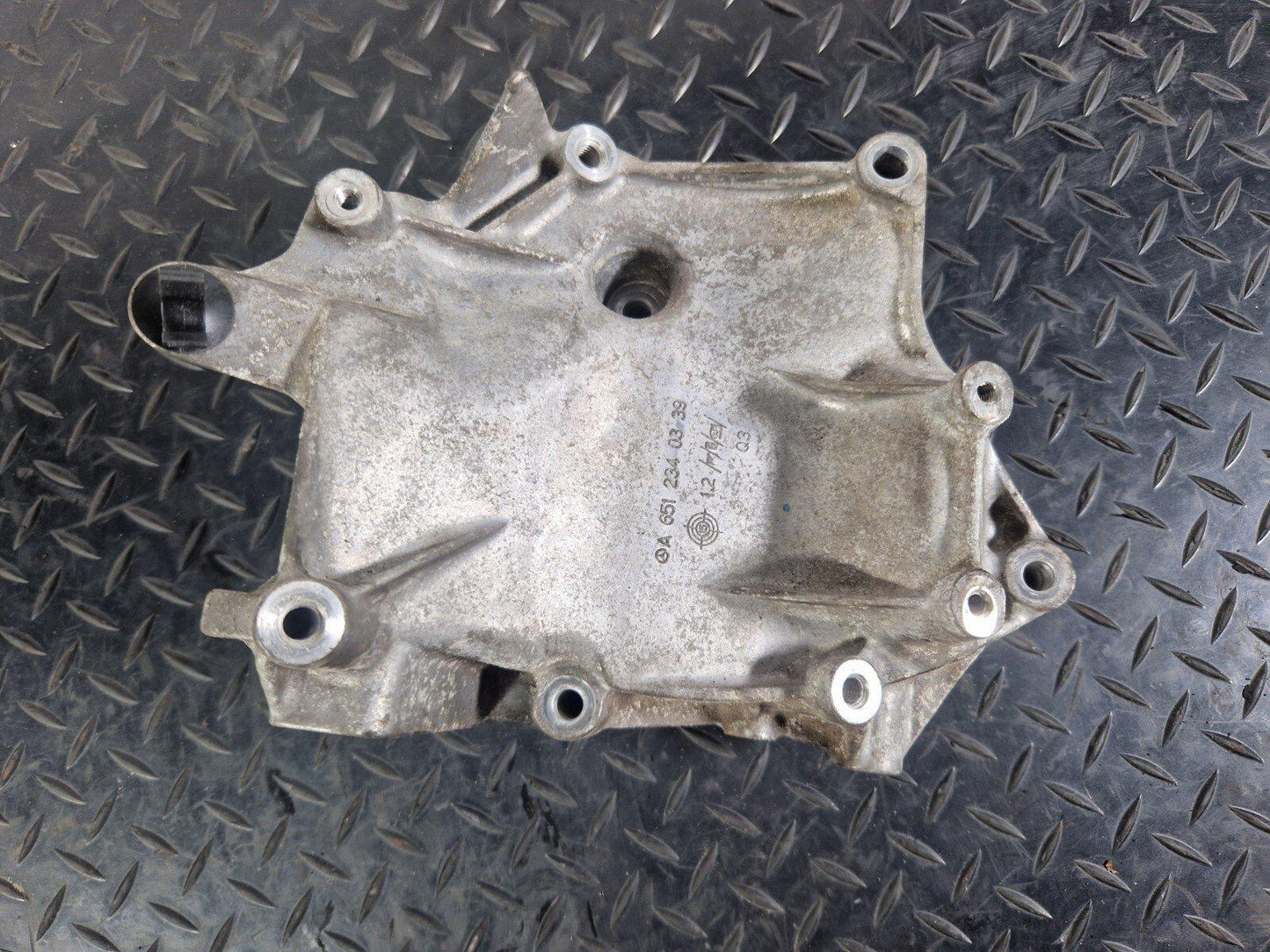 14-21 MERCEDES BENZ C E CLS W205 W213  ENGINE BRACKET A6512340339