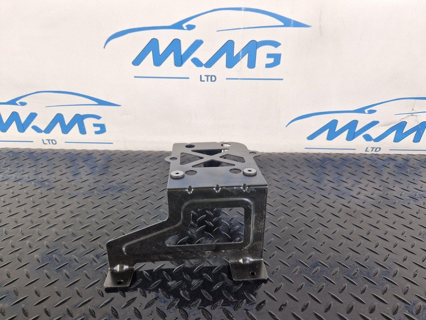 19-ON MERCEDES BENZ CLA C118 GENUINE HEATER MATRIX BRACKET HOLDER A2475010300