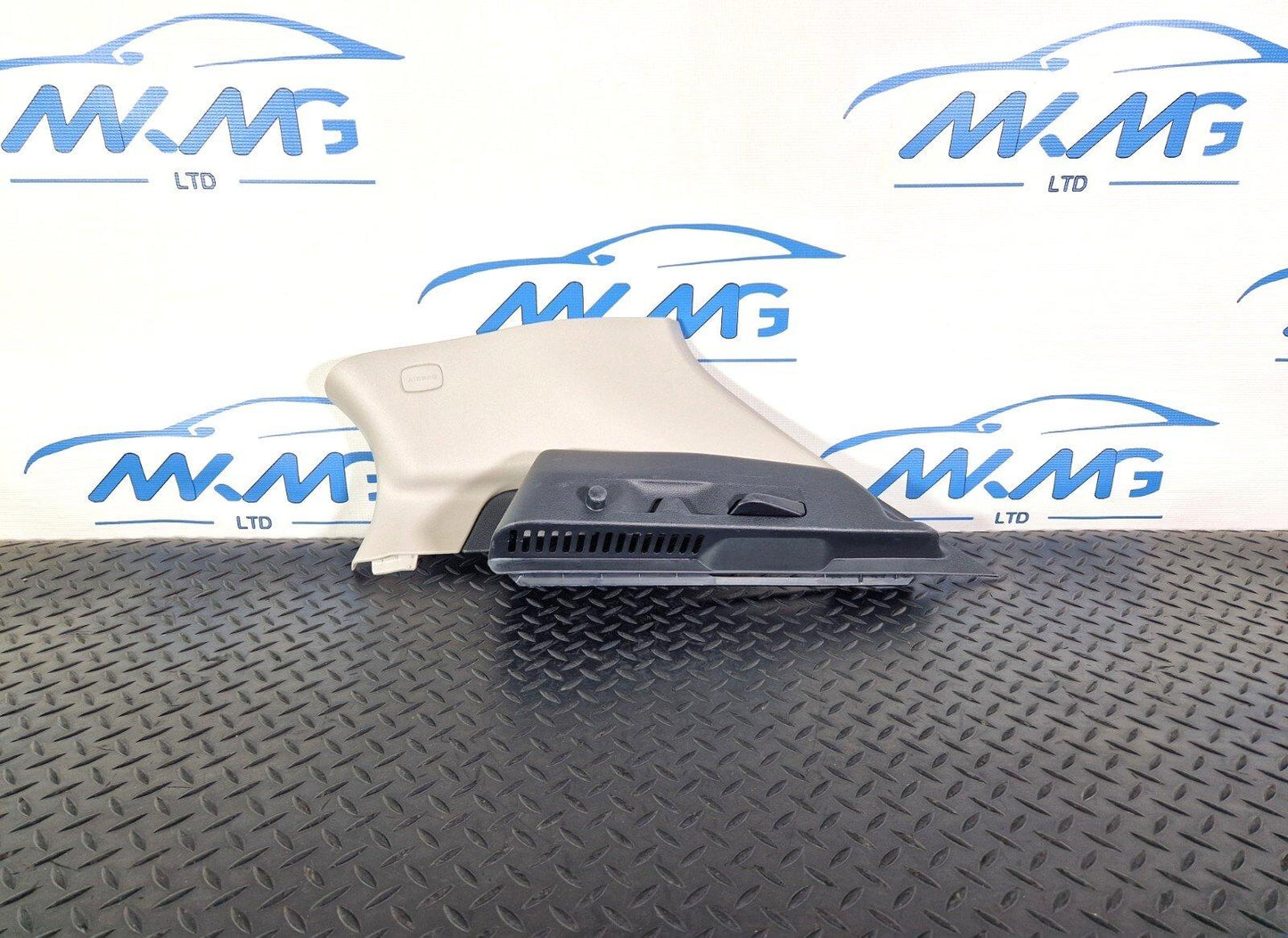 14-19 MERCEDES BENZ GLA X156 OEM BOOT REAR RIGHT C-PILLAR TRIM A1566904400