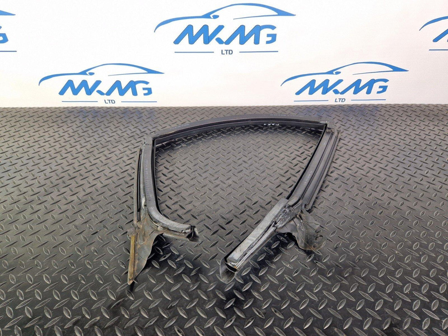 15-18 AUDI A7 4G GENUINE OEM REAR LEFT N/S UPPER DOOR RUBBER SEAL 4G8845695H