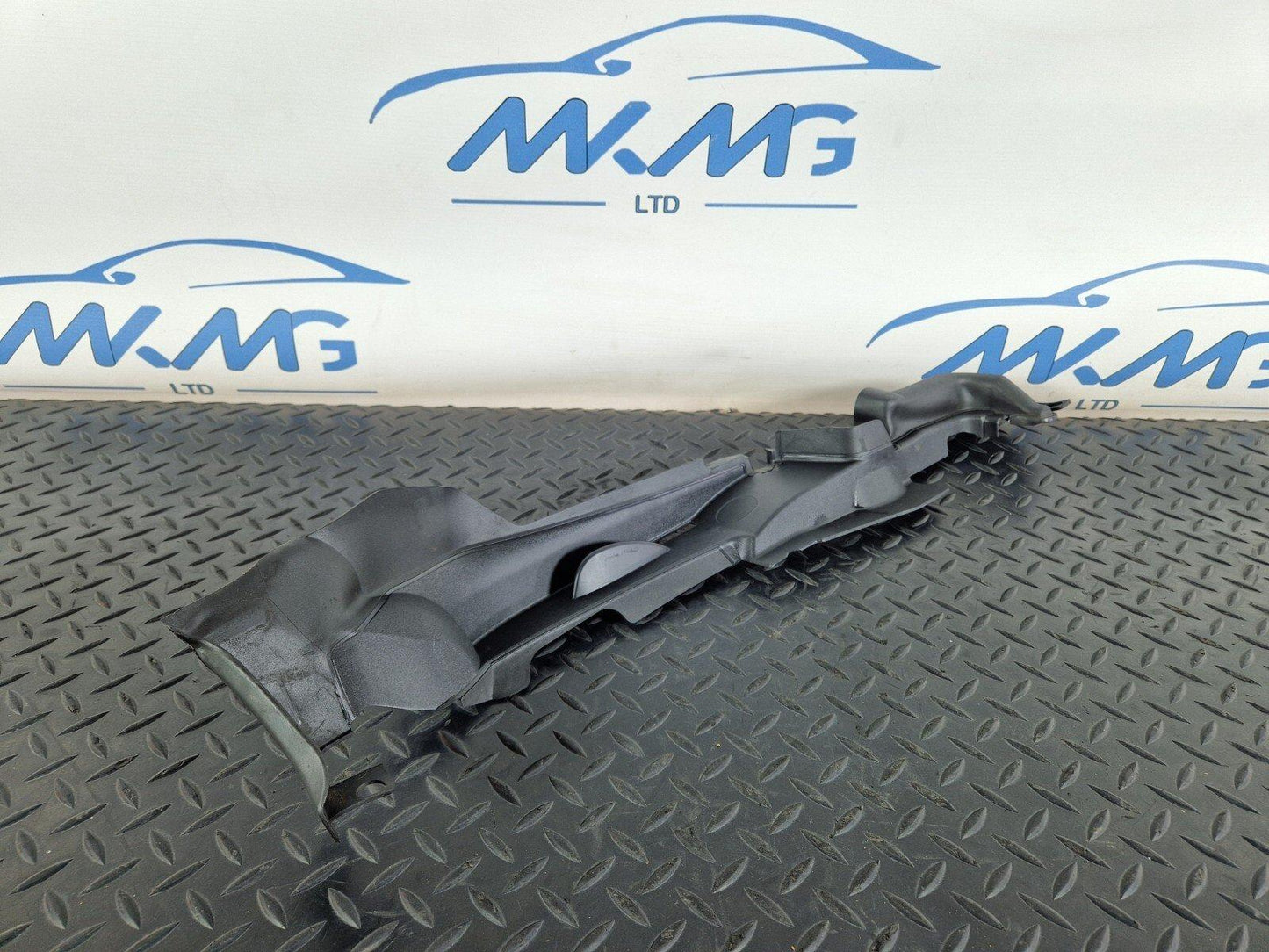 16-19 AUDI A4 B9 S-LINE GENUINE RIGHT DRIVER SIDE WING RUBBER SEAL 8W0821170