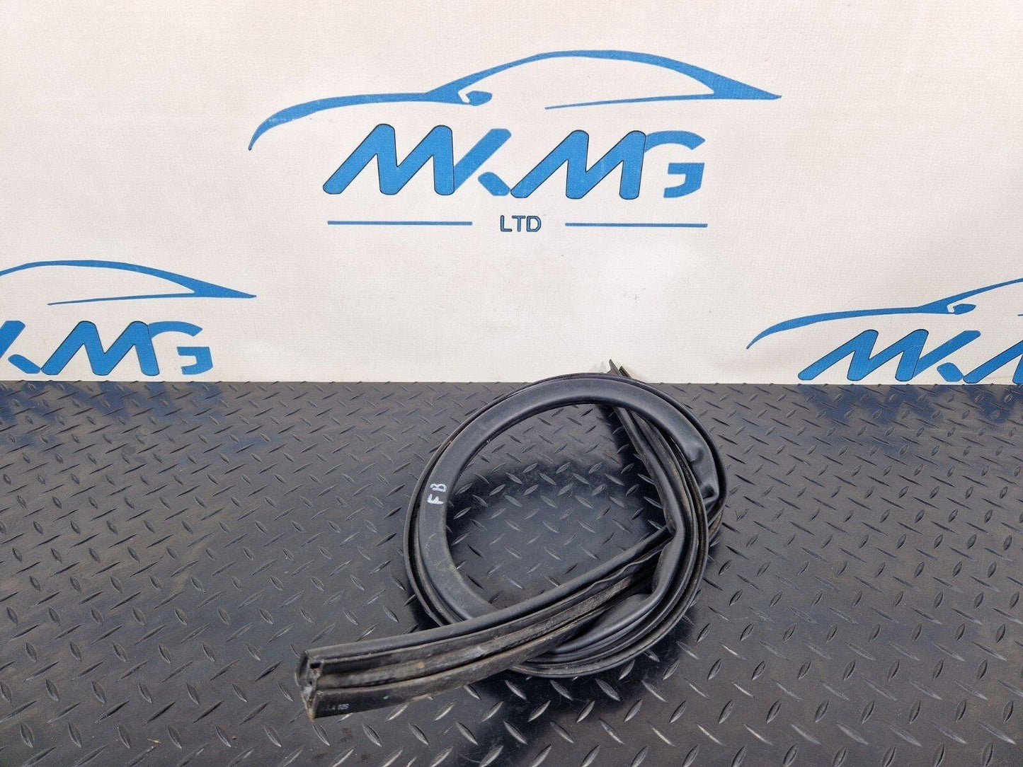 10-18 AUDI A7 4G S-LINE GENUINE ENGINE BAY BONNET RUBBER WEATHER SEAL 4G8823723A