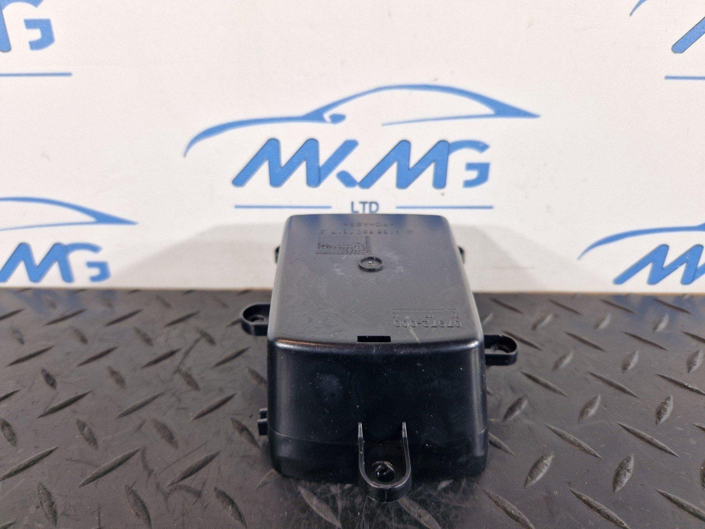 11-19 MERCEDES BENZ ML W166 CENTER CONSOLE COMPARTMENT INSERT TRAY A1666801817