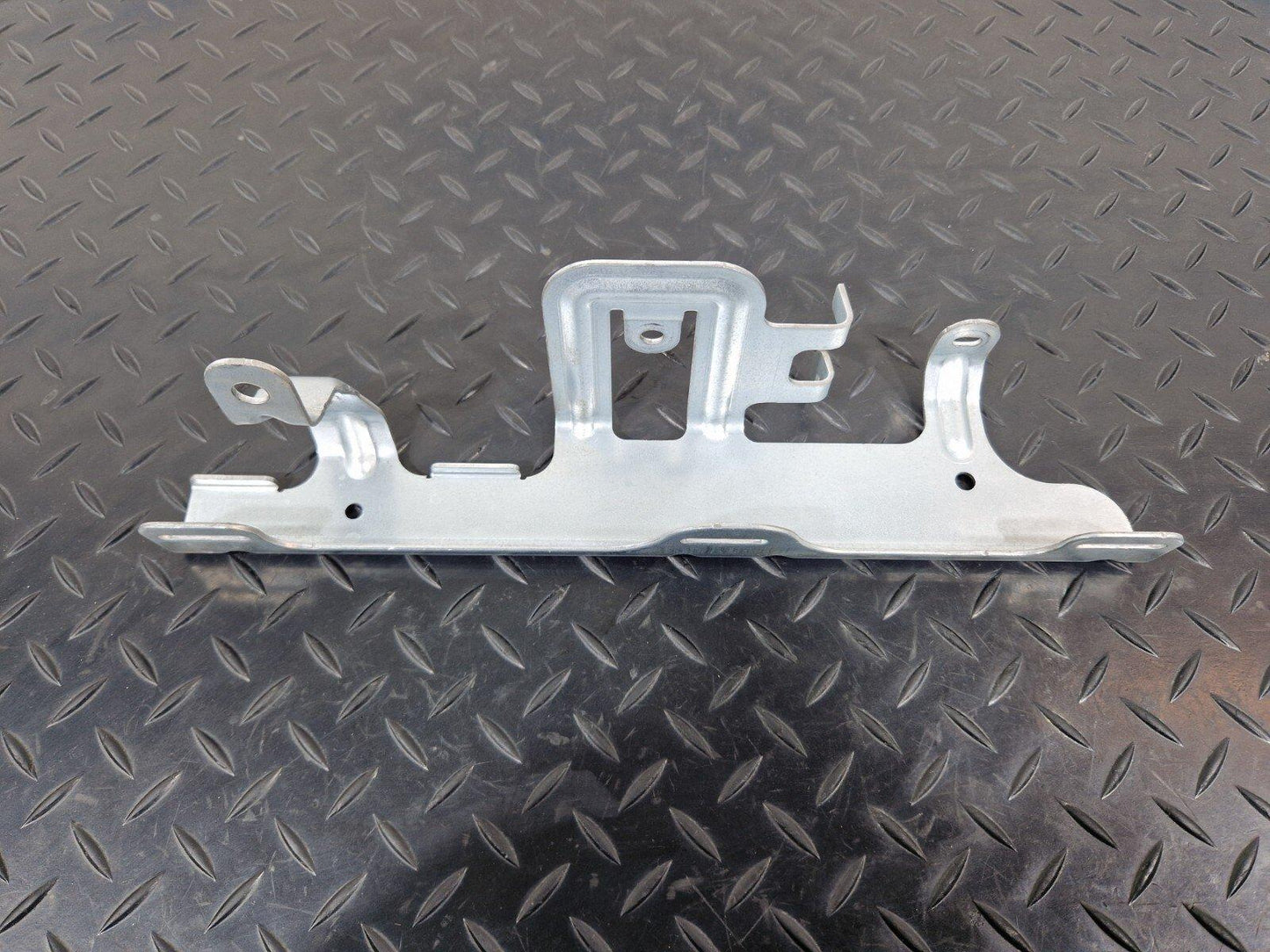 14-21 MERCEDES BENZ C200d W205 GENUINE RIGHT SIDE O/S BOOT BRACKET A2056914400