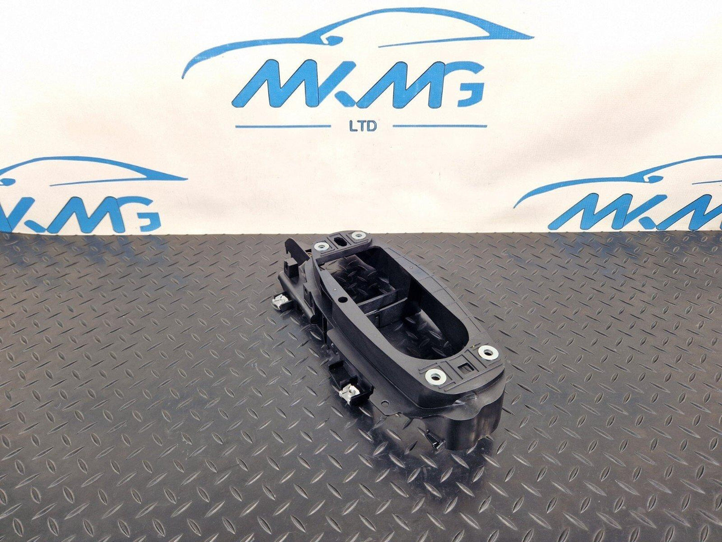 16-19 AUDI A4 AVANT B9 S-LINE GEAR SHIFTING MECHANISM MOUNTING FRAME 8W2863531