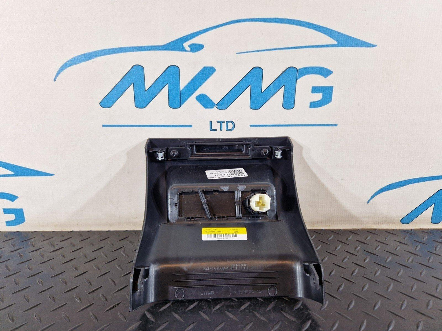 19-ON RANGE ROVER EVOQUE L551 GENUINE REAR CENTRE CONSOLE TRIM K8D2-04569-A