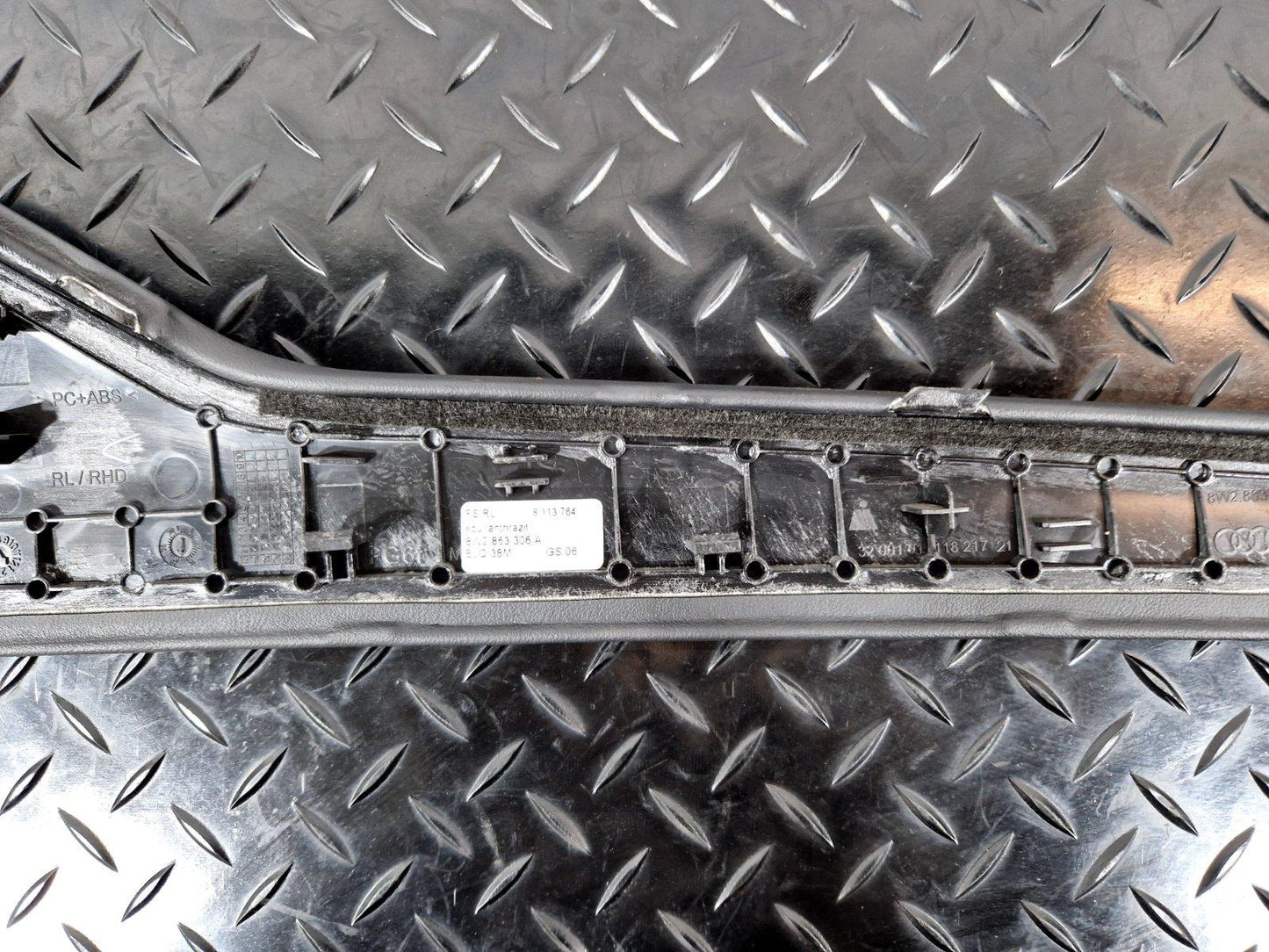 16-19 AUDI A4 B9 GENUINE DRIVER SIDE CENTRE CONSOLE LEATHER TRIM 8W2863306A