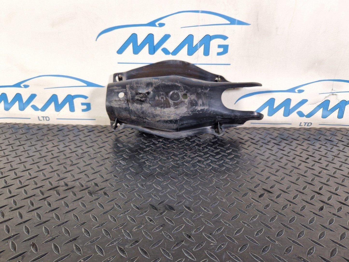 14-21 MERCEDES BENZ C200 W205 REAR RIGHT CONTROL ARM COVER A2053523000