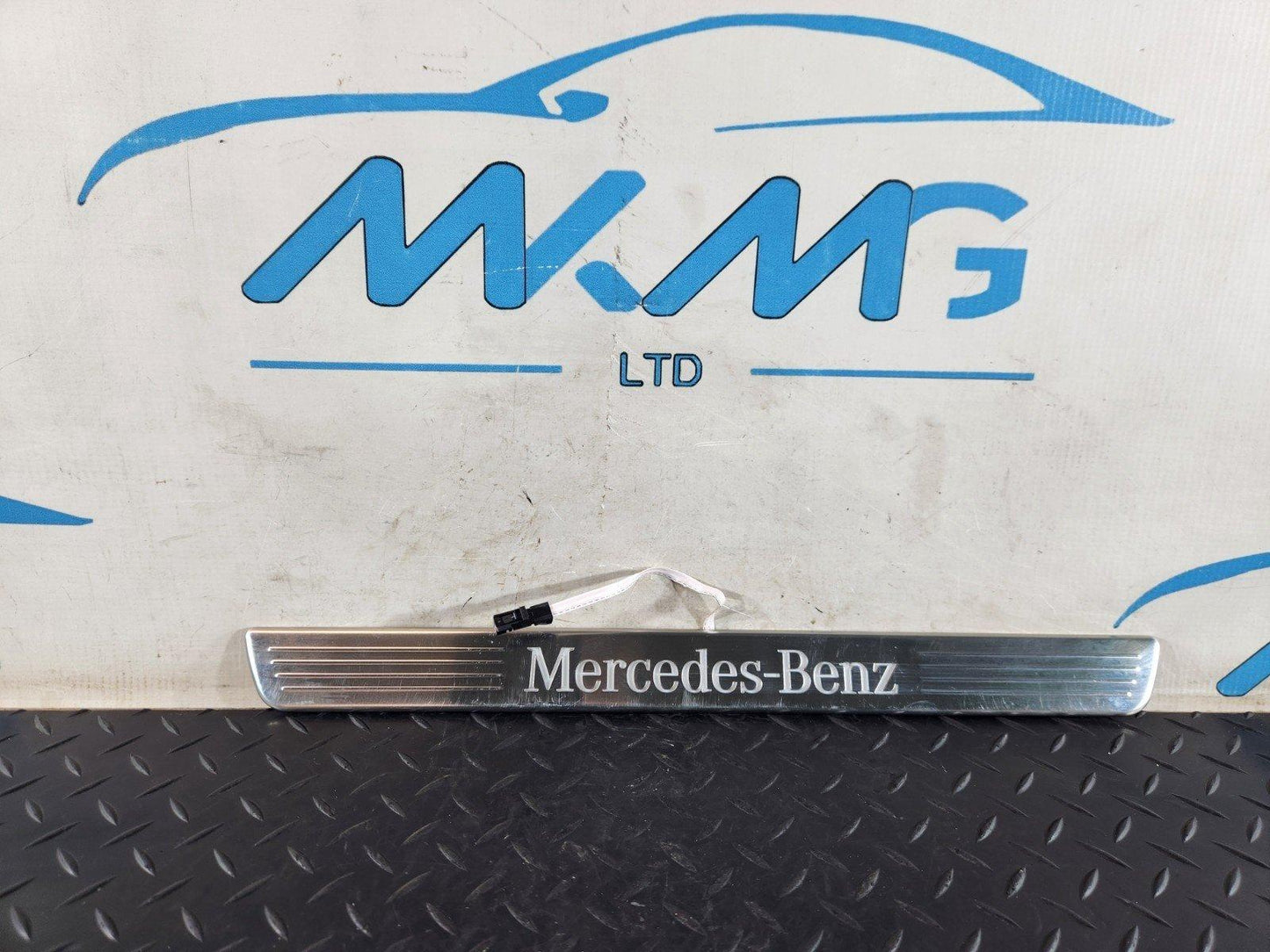 19-ON MERCEDES BENZ B CLASS W247 GENUINE FRONT SILL KICK PLATE A1776809705