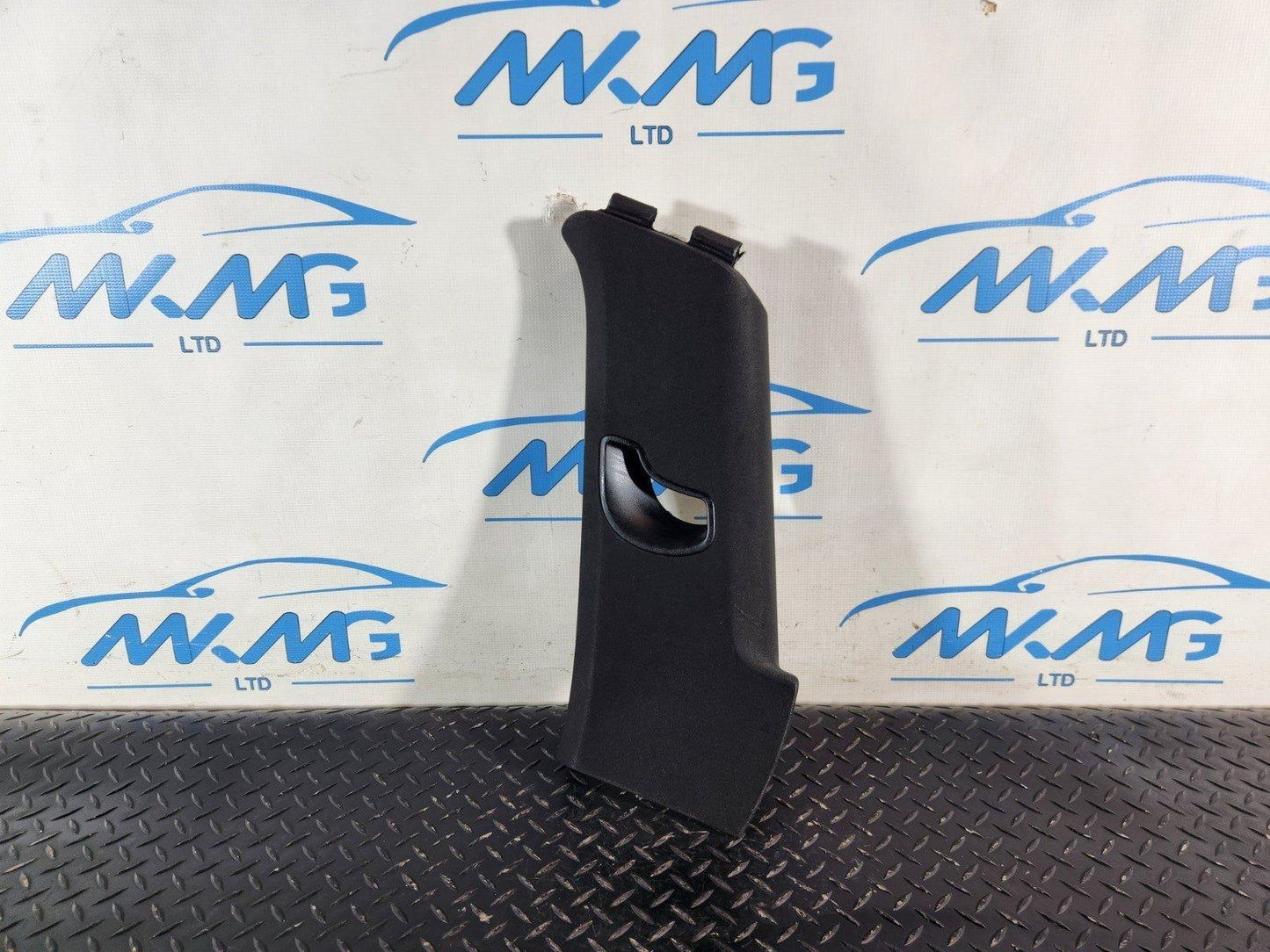 10-18 VW TOUAREG 7P GENUINE REAR RIGHT O/S C PILLAR TRIM 7P6867242G