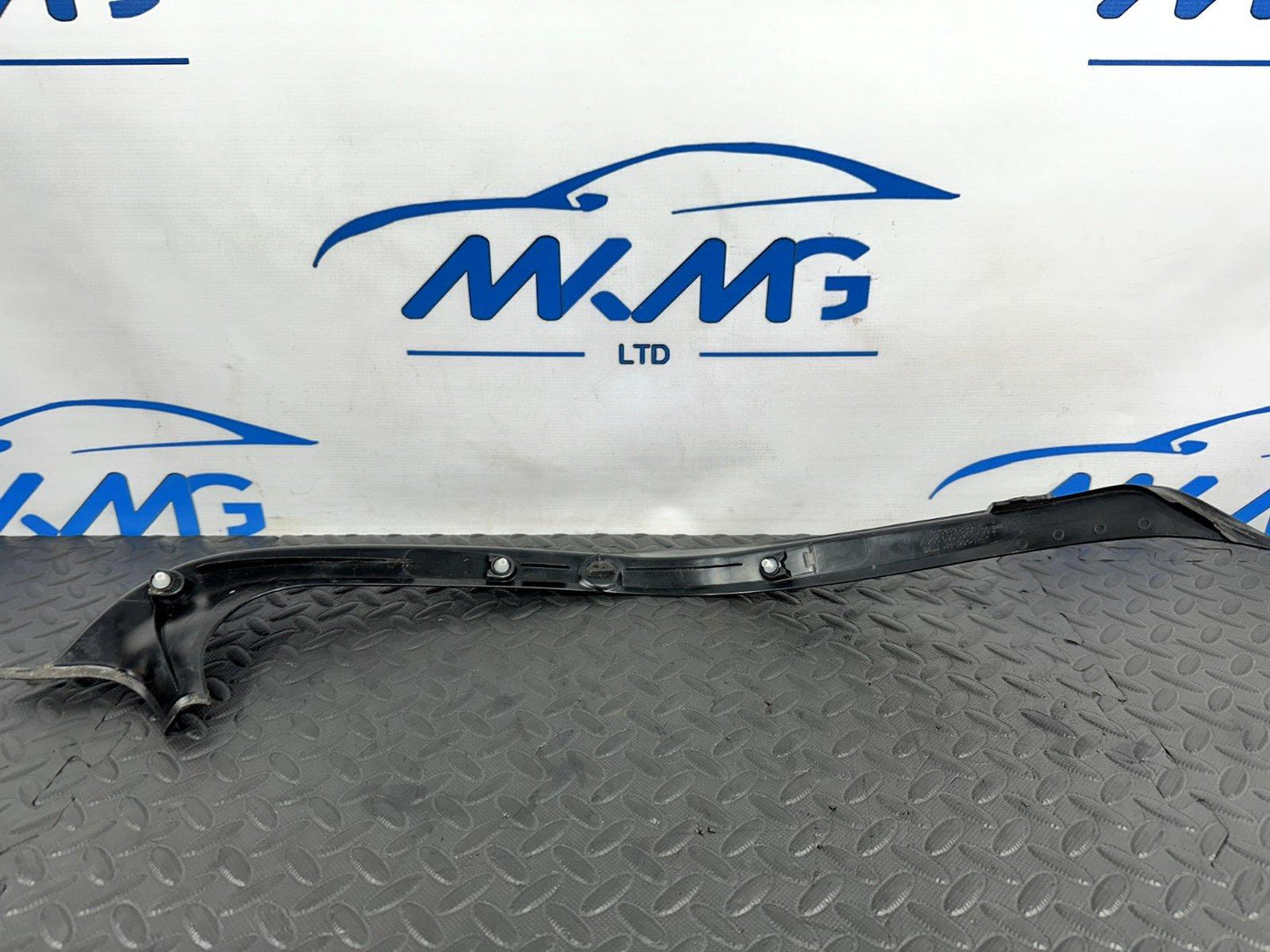 14-21 MERCEDES BENZ C CLASS GENUINE REAR PASSENGER SIDE BOOT WATER DRIP TRIM