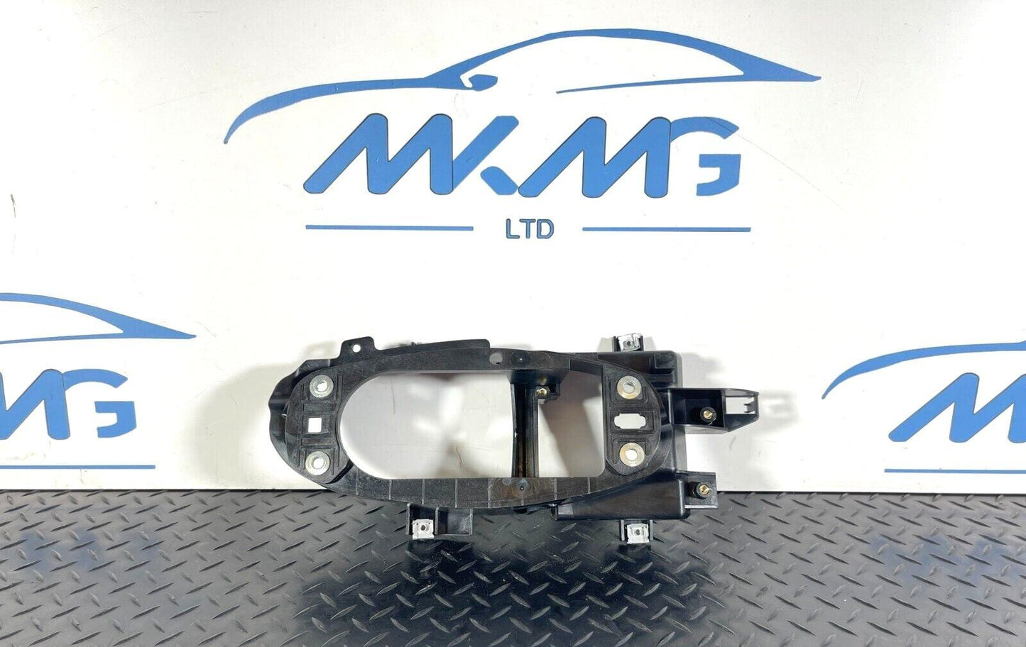 16-19 AUDI A4 B9 GENUINE GEAR SHIFTING MECHANISM MOUNTING FRAME 8W2863531