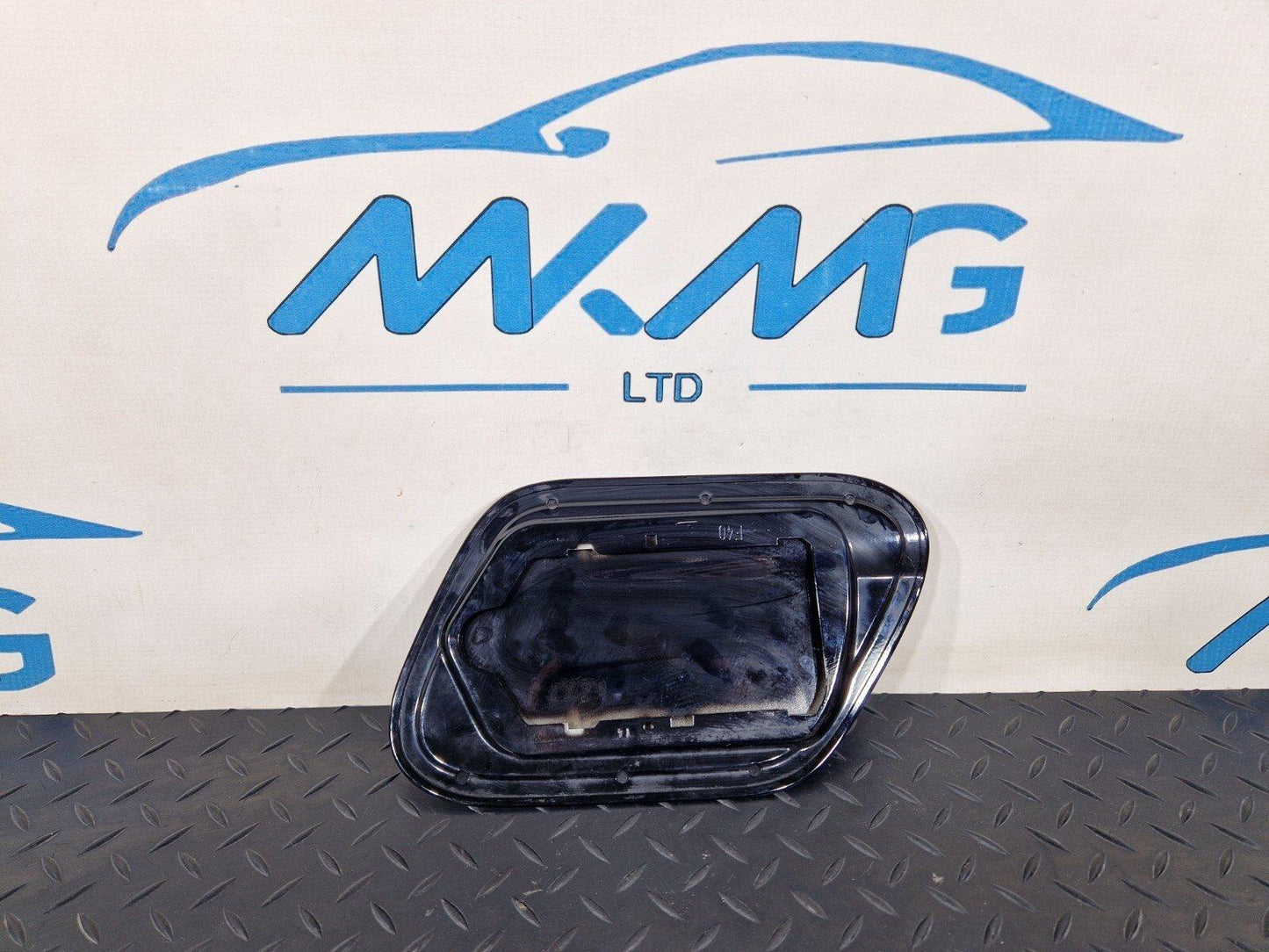 20-24 BMW 1 SERIES F40 FUEL TANK FILLER FLAP COVER IN JET BLACK 7454413
