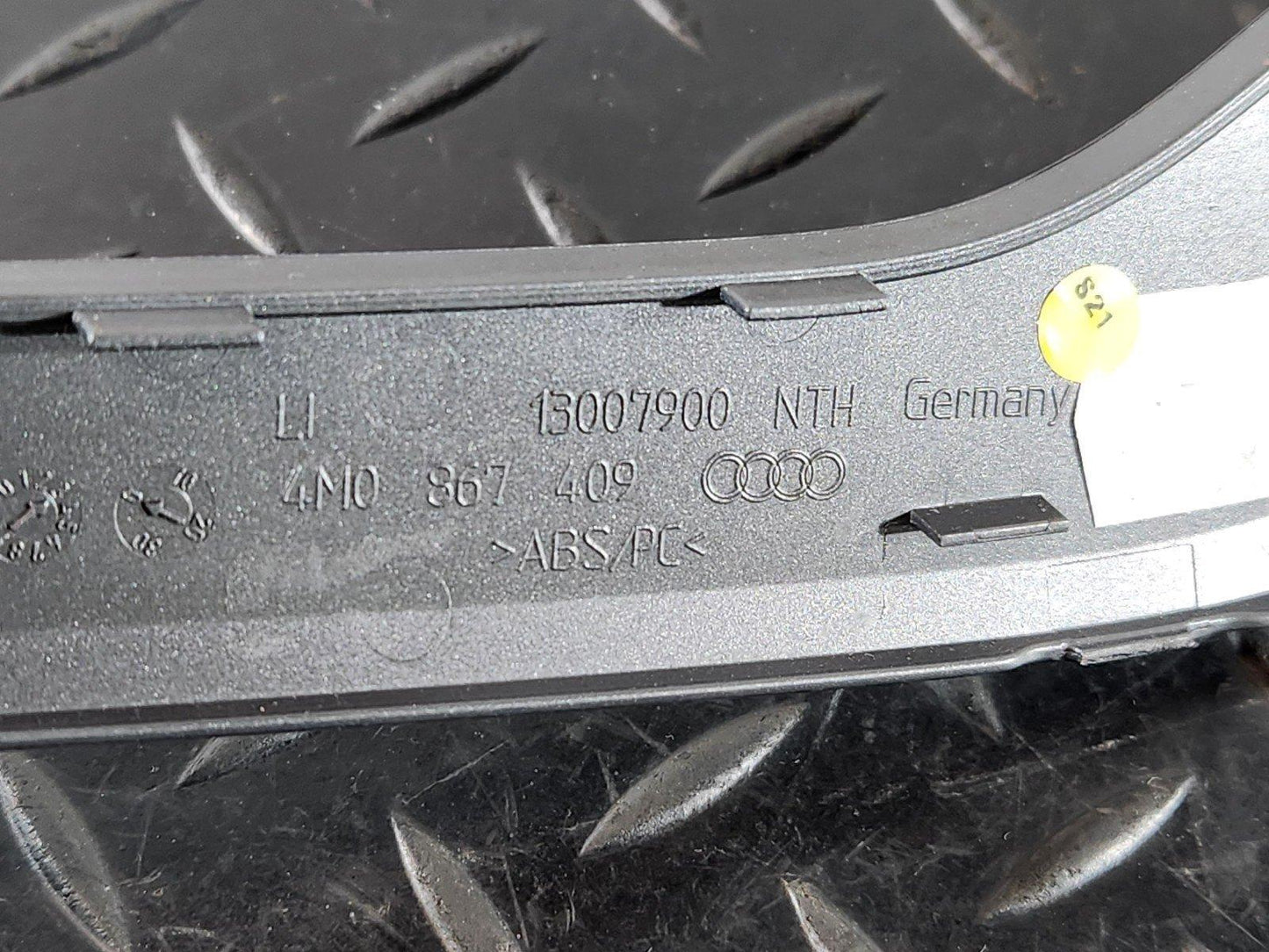 16-20 AUDI Q7 4M GENUINE FRONT LEFT N/S DOOR CARD TRIM BLACK 4M0867409