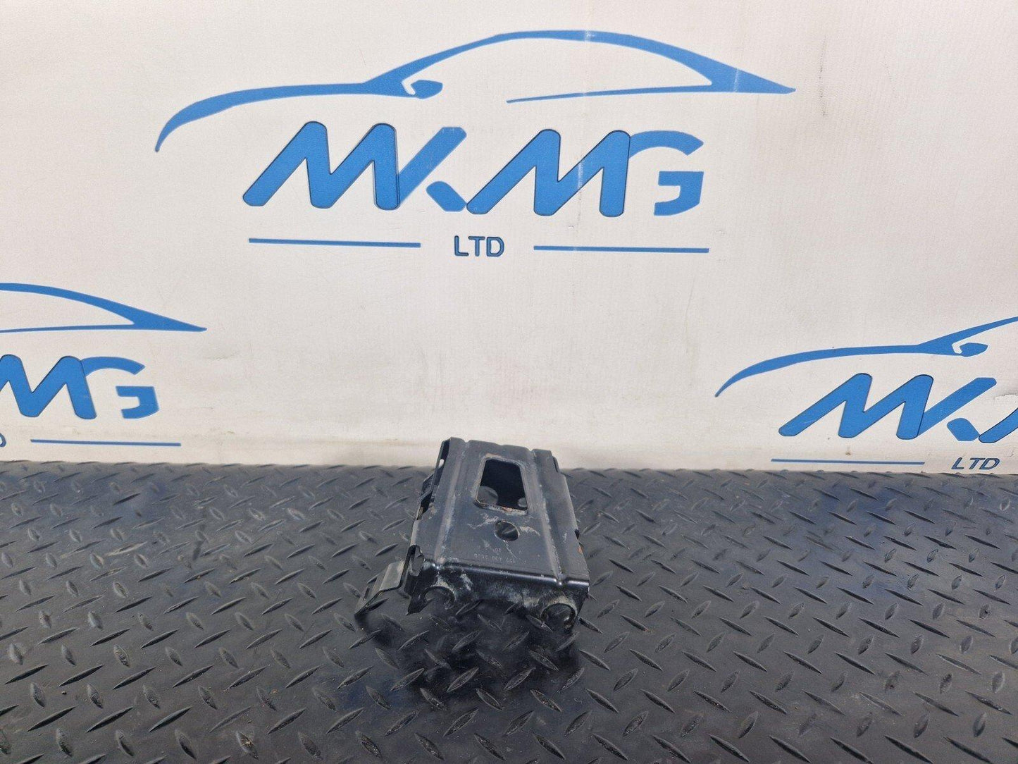 19-ON MERCEDES A CLA B W177 W247 C118 GENUINE ABS PUMP BRACKET A1774303500