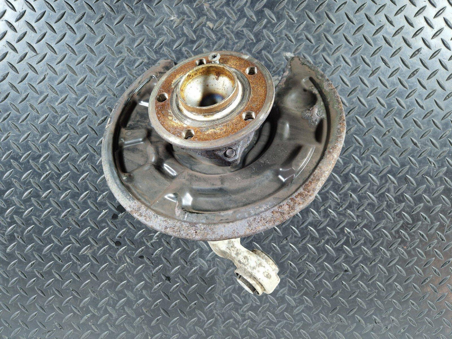14-19 MERCEDES BENZ GLA X156 OEM REAR LEFT PASSENGER SIDE WHEEL HUB 2460306