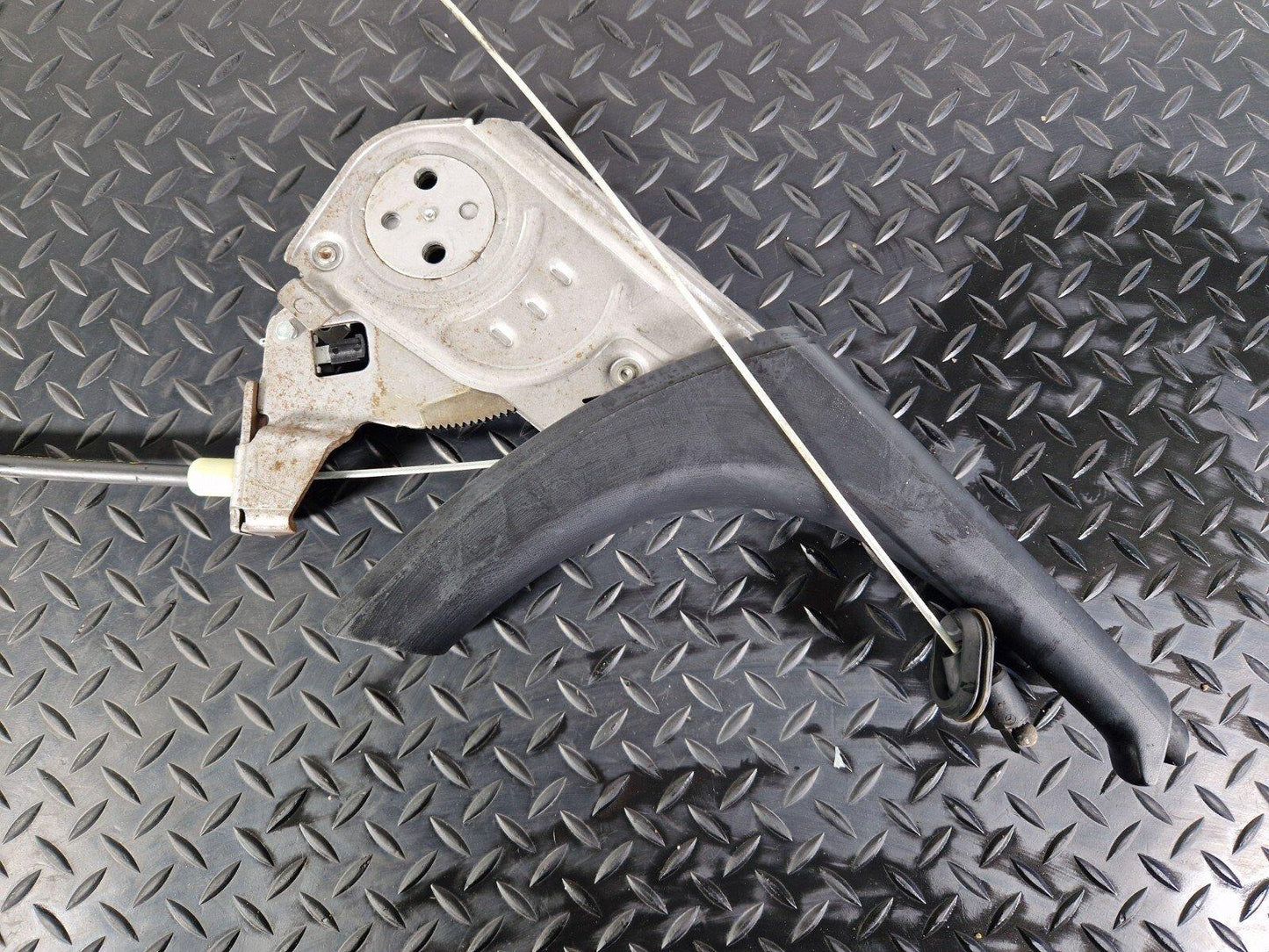 18-ON MERCEDES SPRINTER W907 W910 HANDBRAKE A9074204500