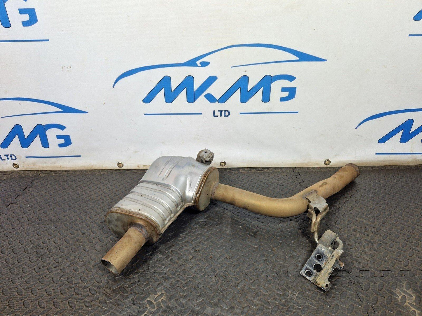 16-18 AUDI A4 B9 REAR EXHAUST MUFFLER SILENCER 8W0253411Q